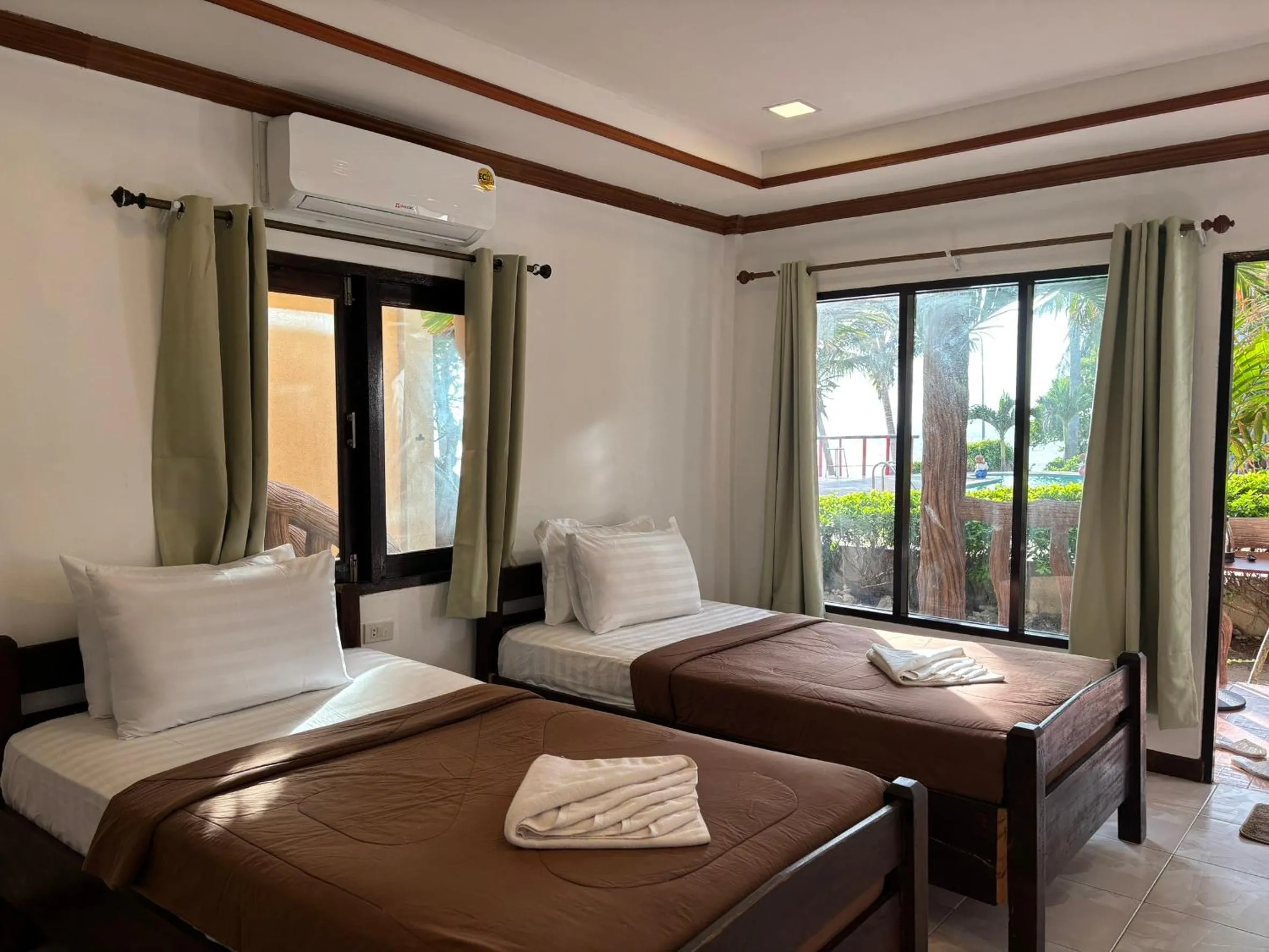 Bedroom, Bed in Friendly Resort