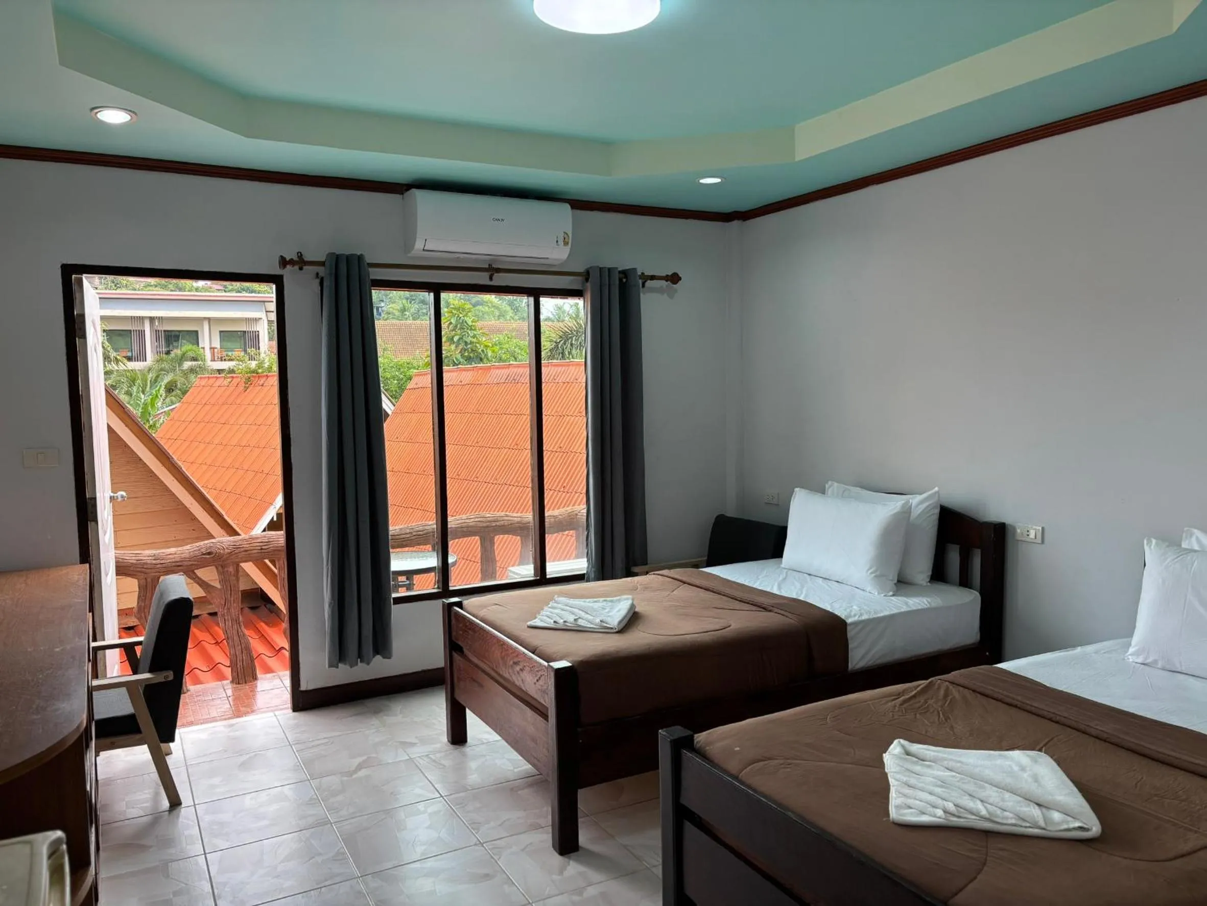 Bathroom, Bed in Friendly Resort