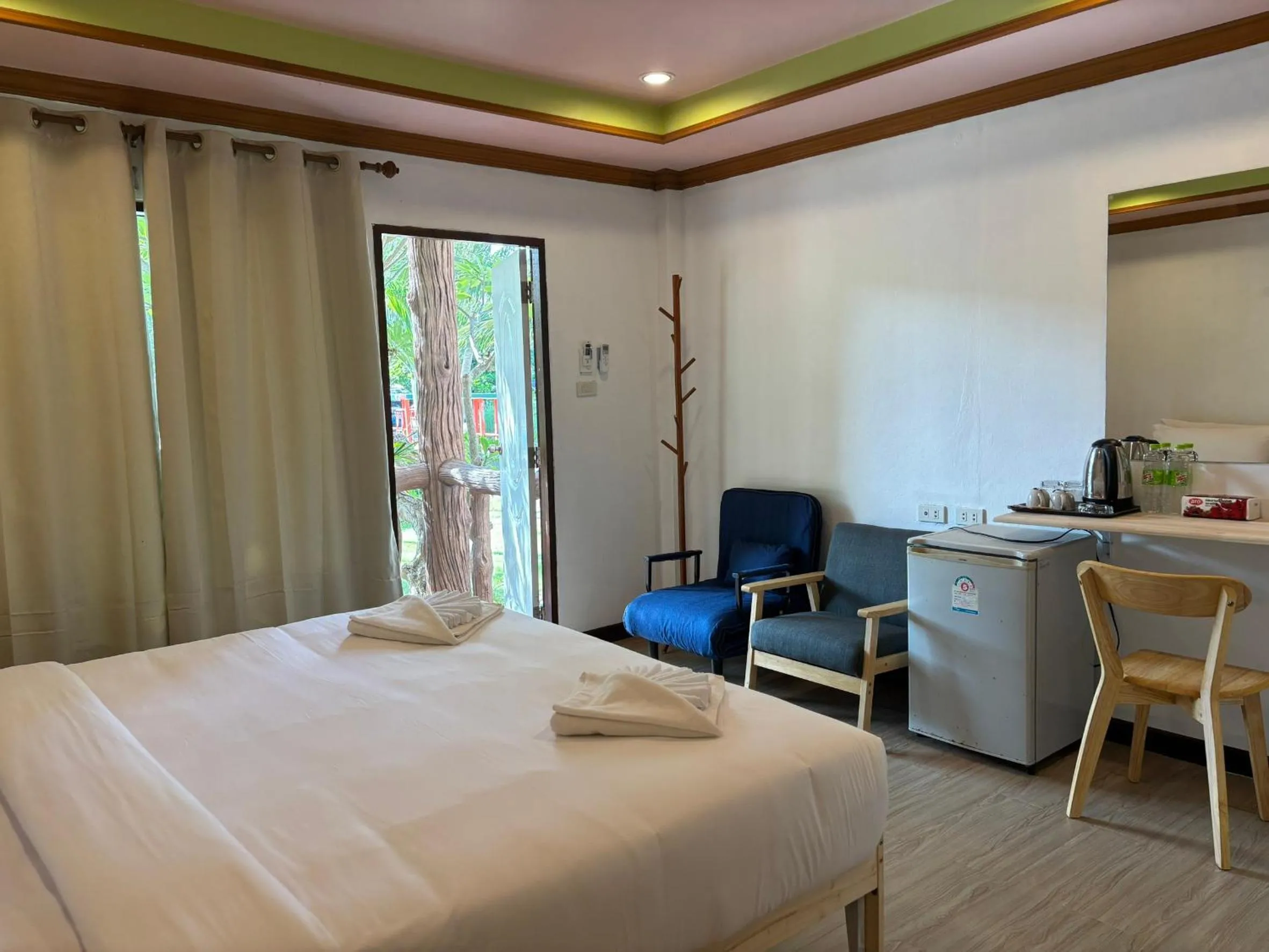 Bedroom, Bed in Friendly Resort