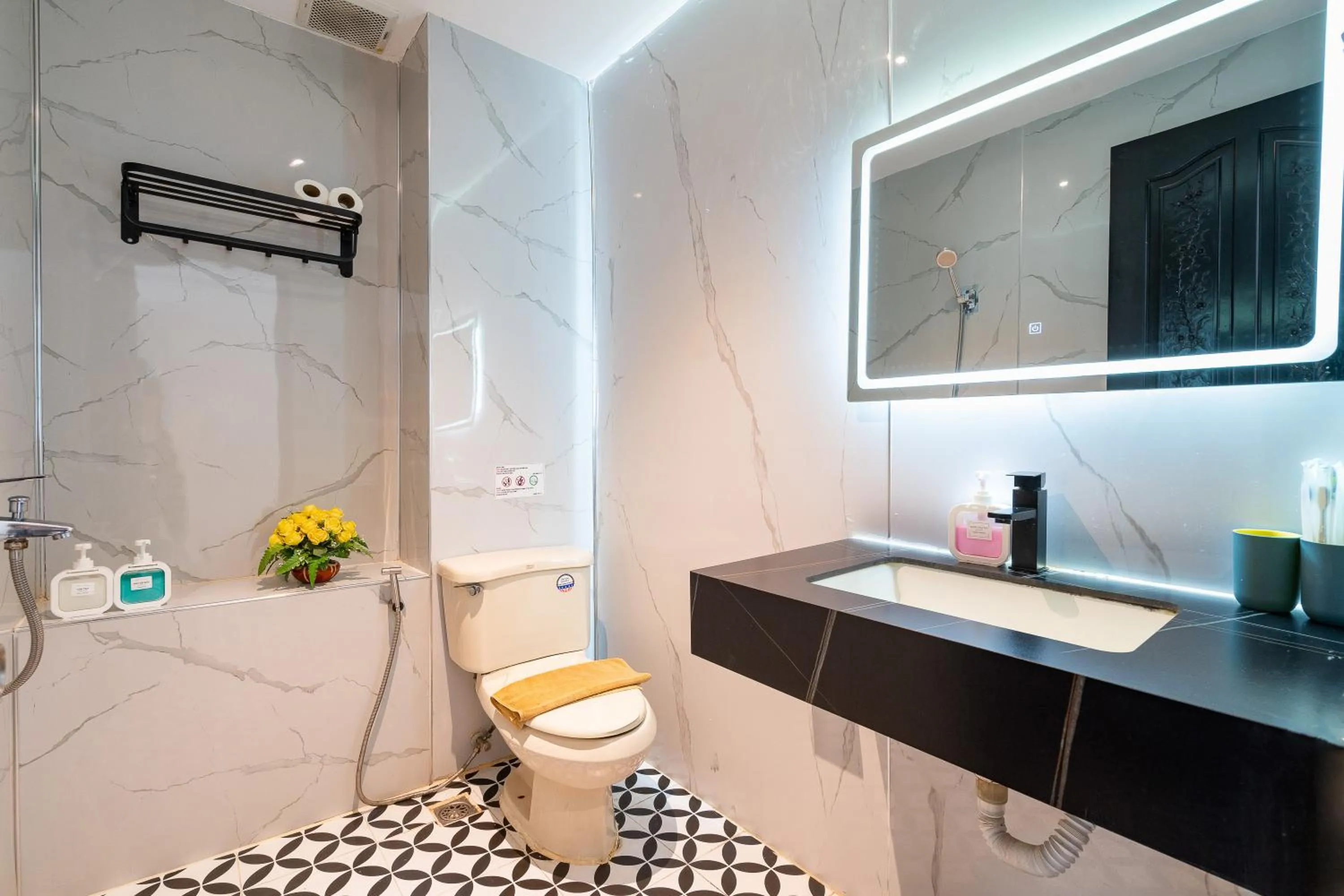 Shower in Nicecy Daily - Yersin Street