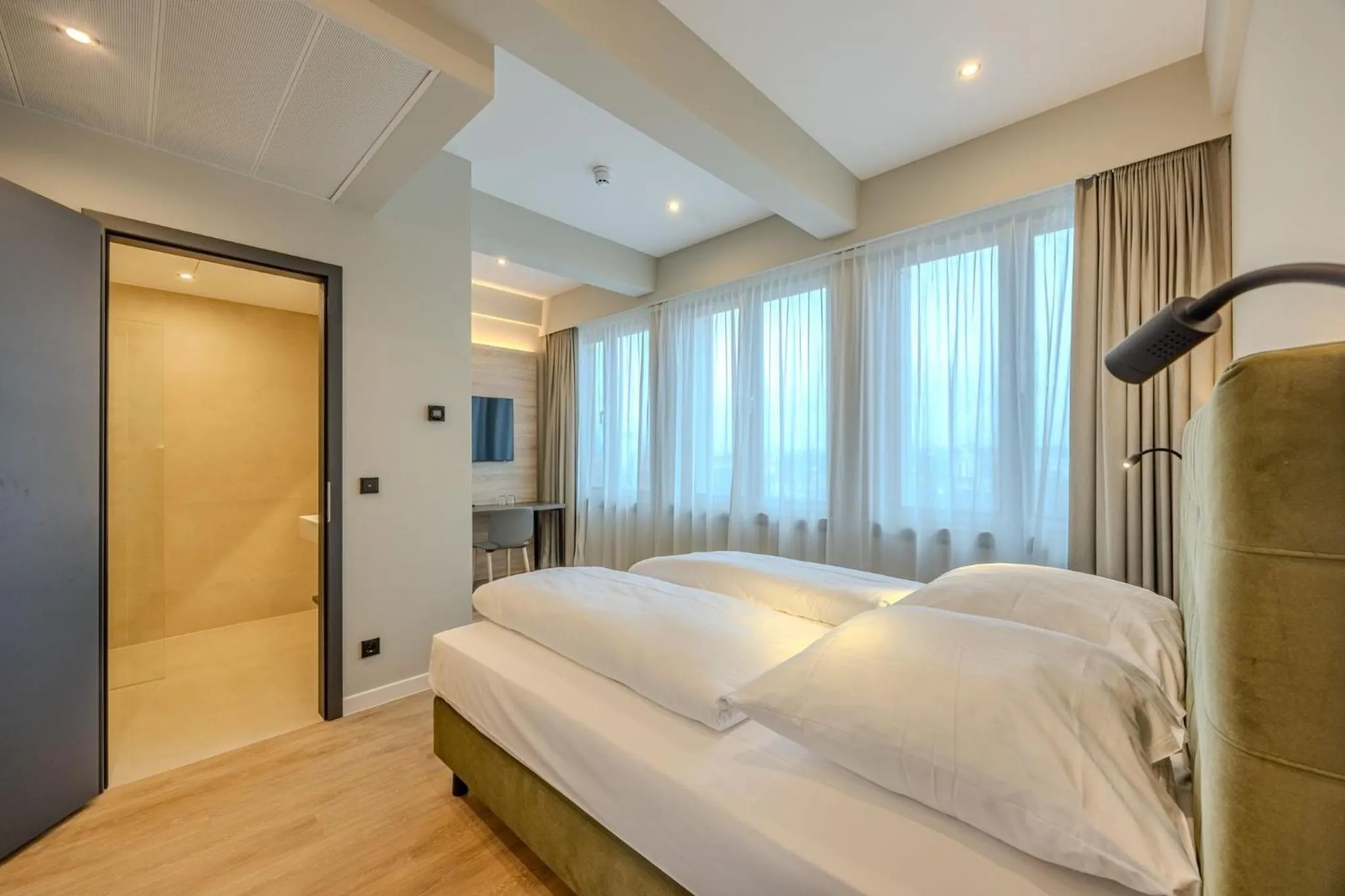Photo of the whole room, Bed in East Five Hotel Frankfurt Offenbach