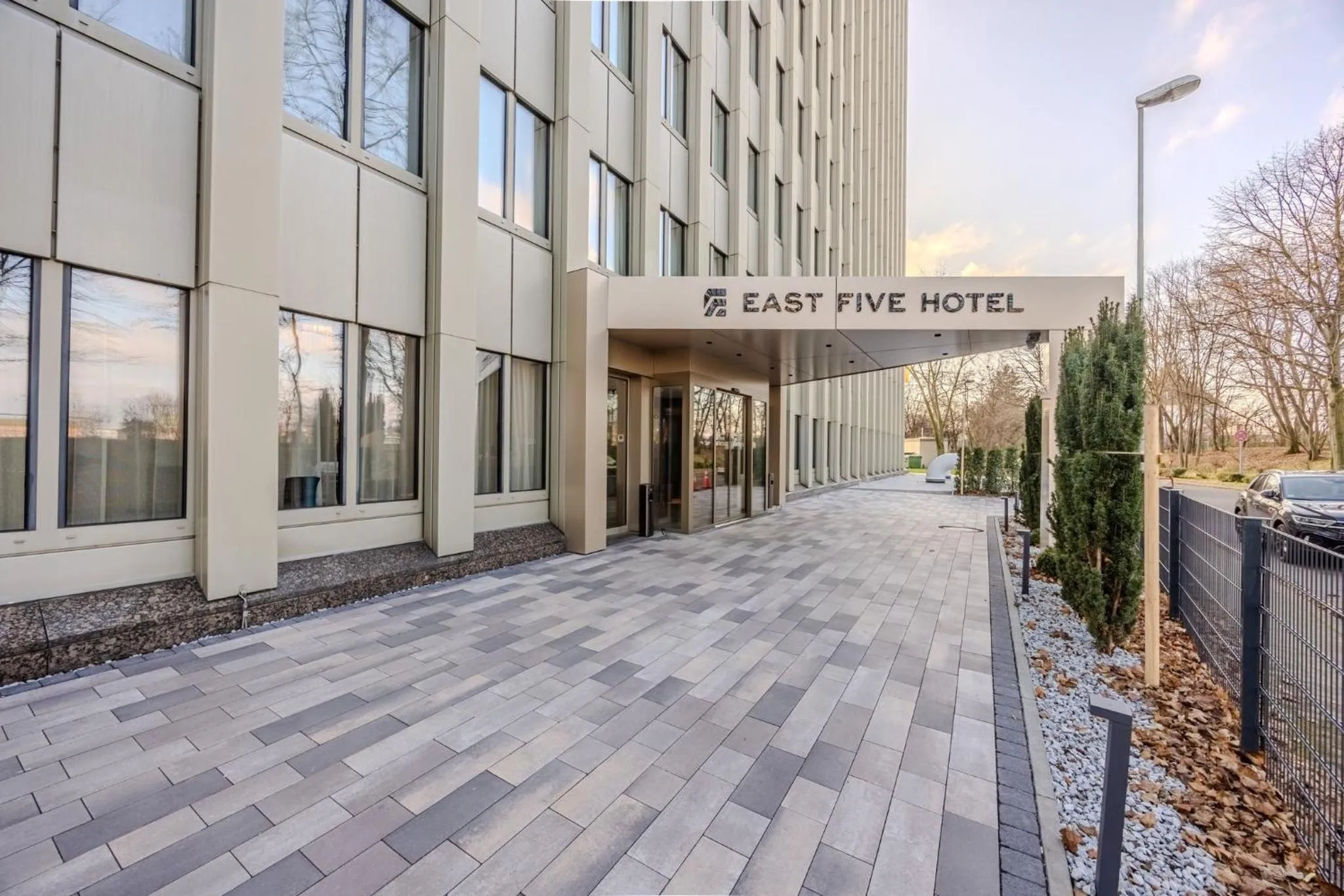 Facade/entrance in East Five Hotel Frankfurt Offenbach