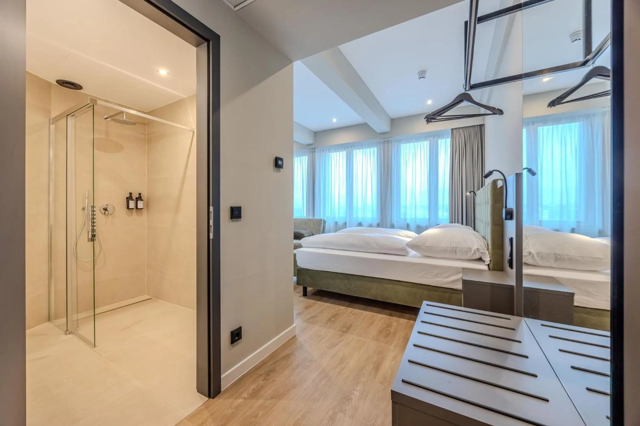 Photo of the whole room, Bed in East Five Hotel Frankfurt Offenbach