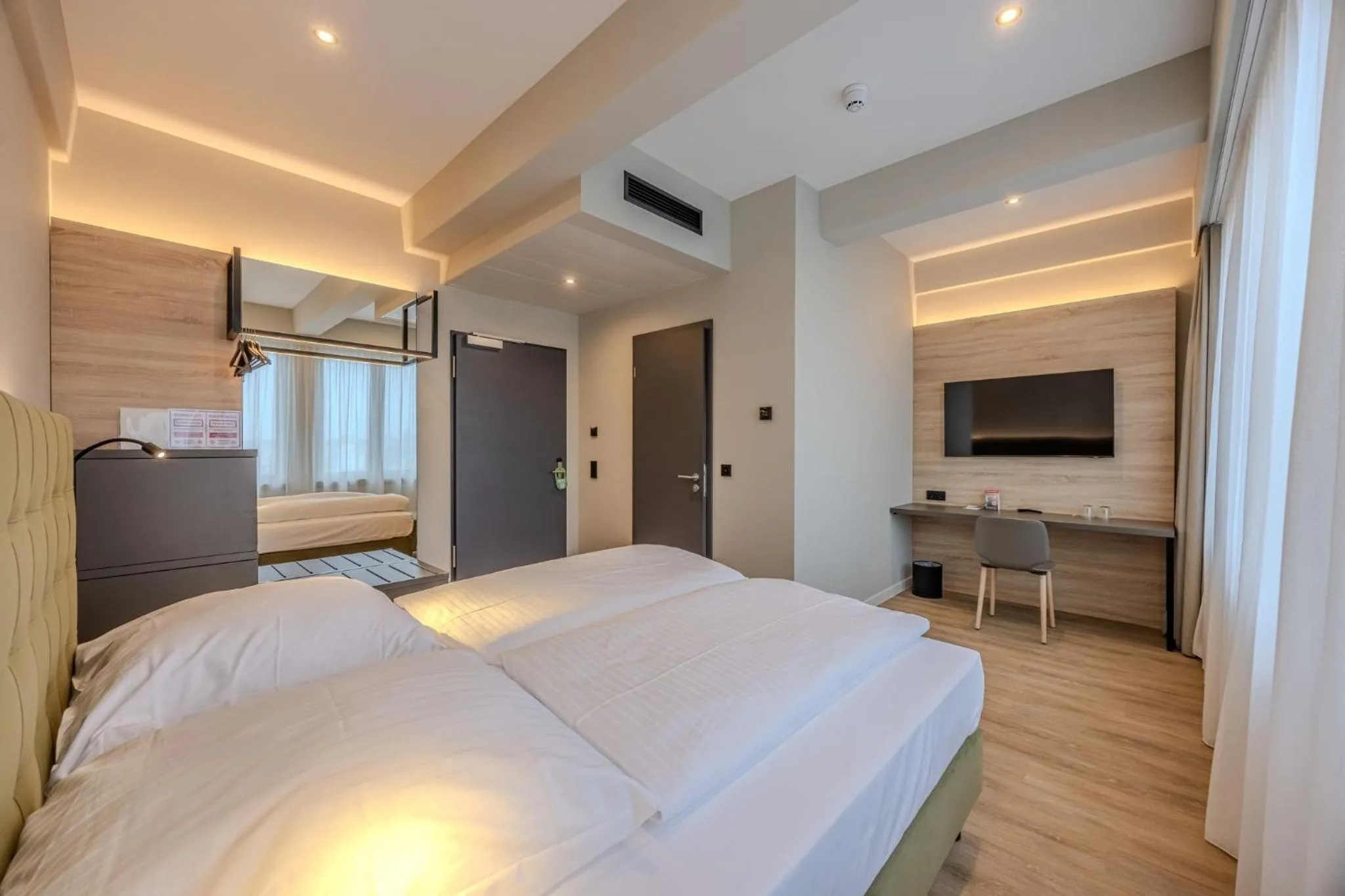 Photo of the whole room, Bed in East Five Hotel Frankfurt Offenbach