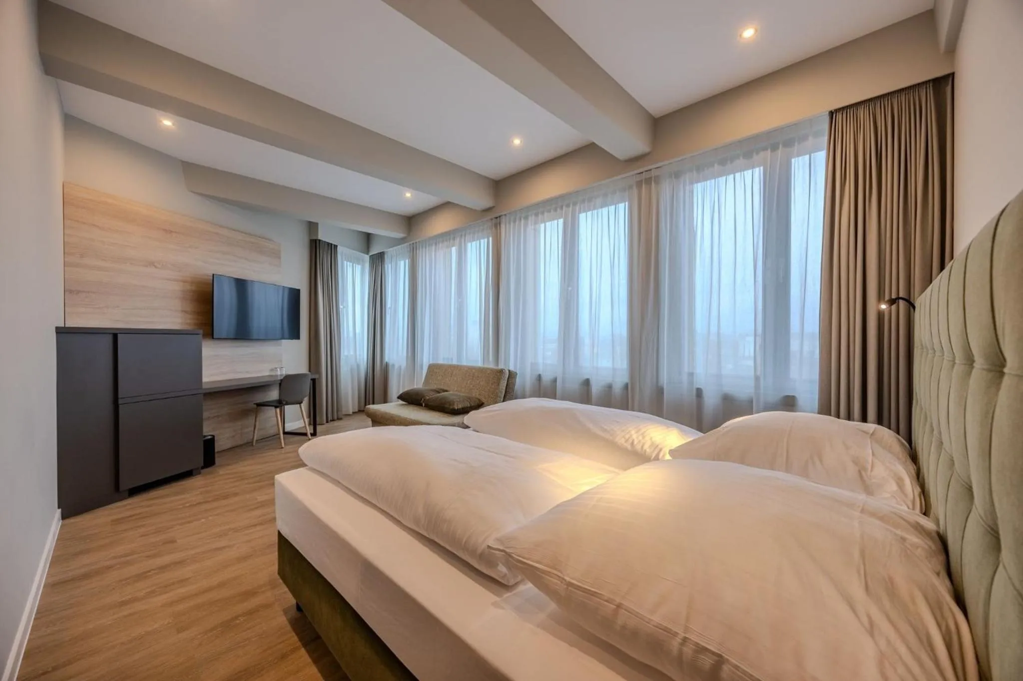 Photo of the whole room, Bed in East Five Hotel Frankfurt Offenbach