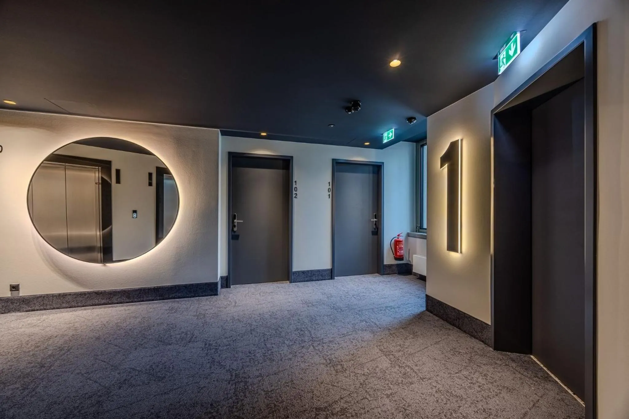 elevator in East Five Hotel Frankfurt Offenbach