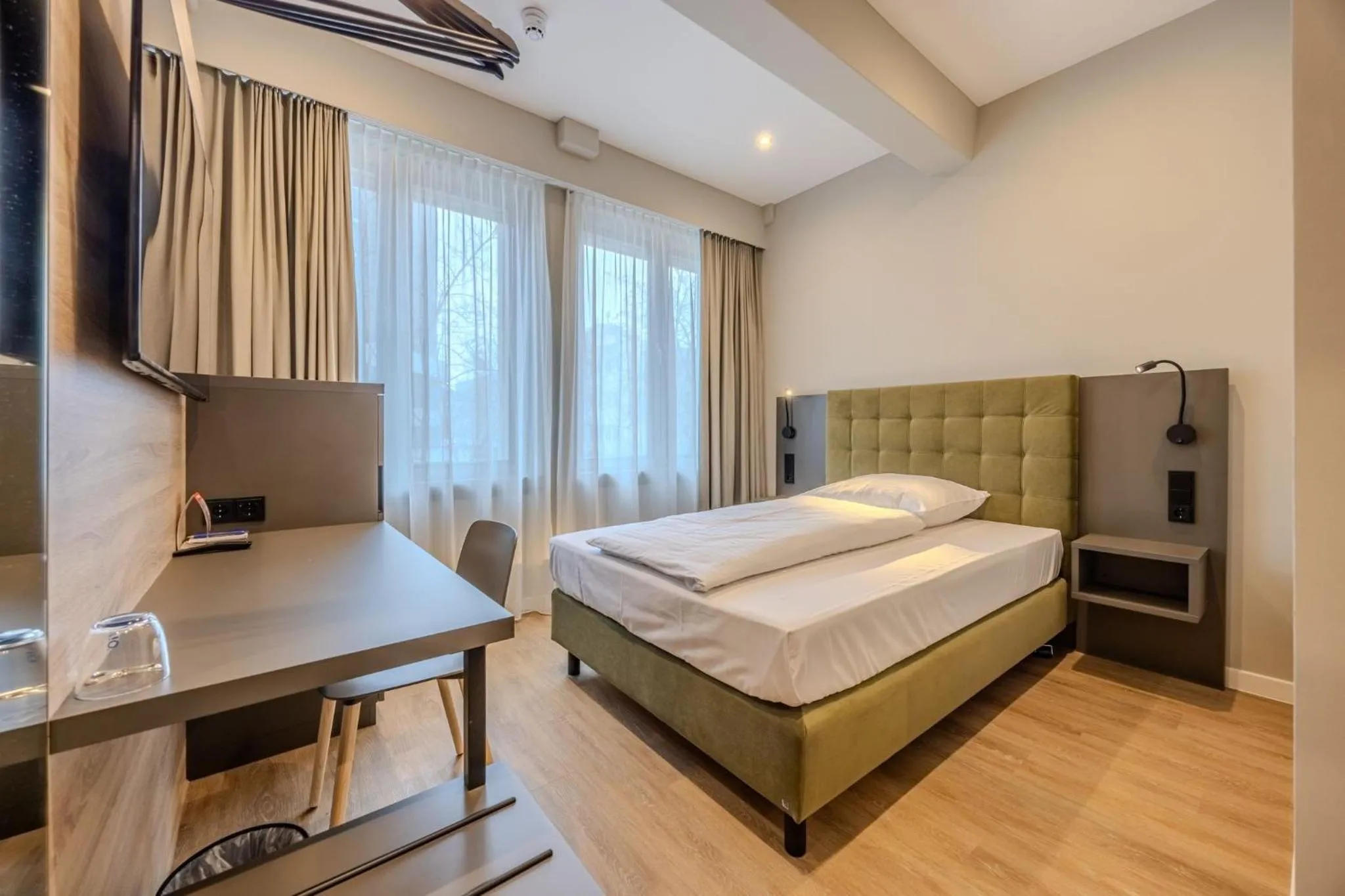 Photo of the whole room, Bed in East Five Hotel Frankfurt Offenbach