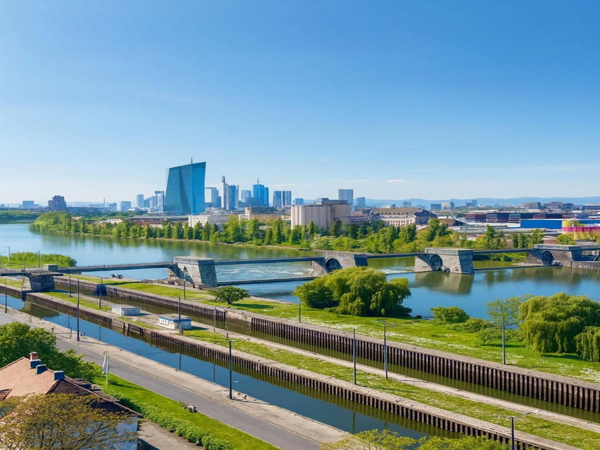 City view in East Five Hotel Frankfurt Offenbach
