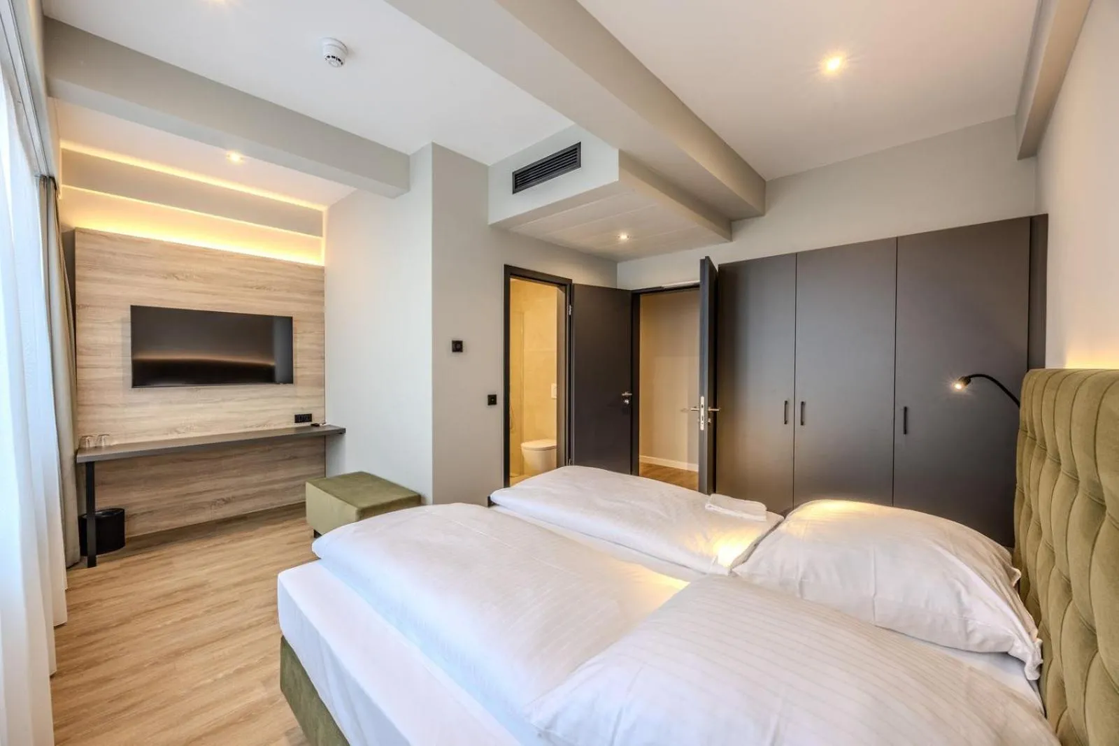 Bedroom, Bed in East Five Hotel Frankfurt Offenbach