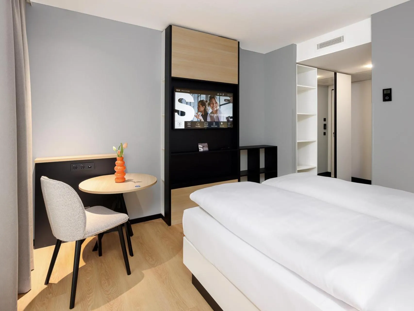 Bed in smartments Bielefeld Hauptbahnhof