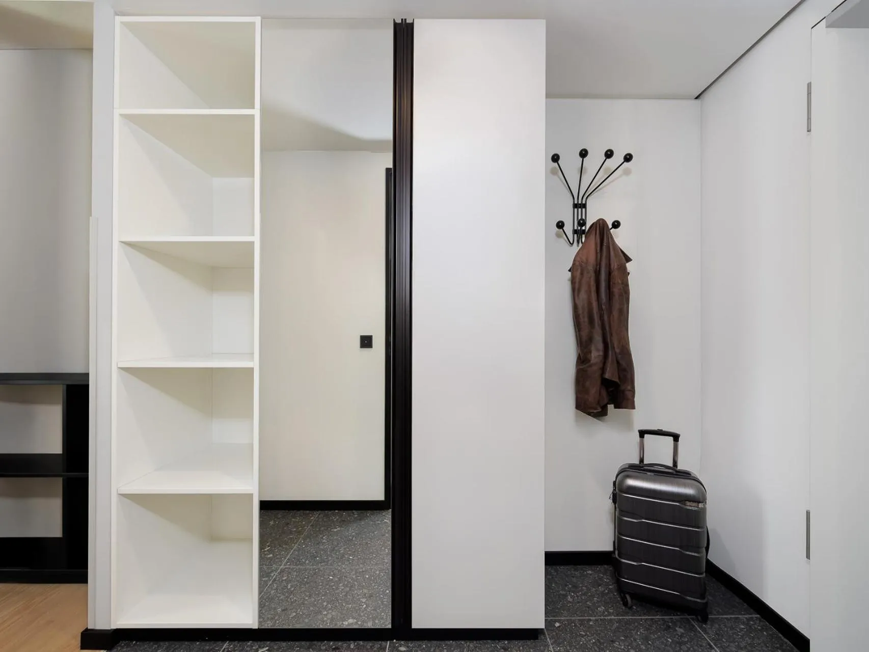 wardrobe in smartments Bielefeld Hauptbahnhof