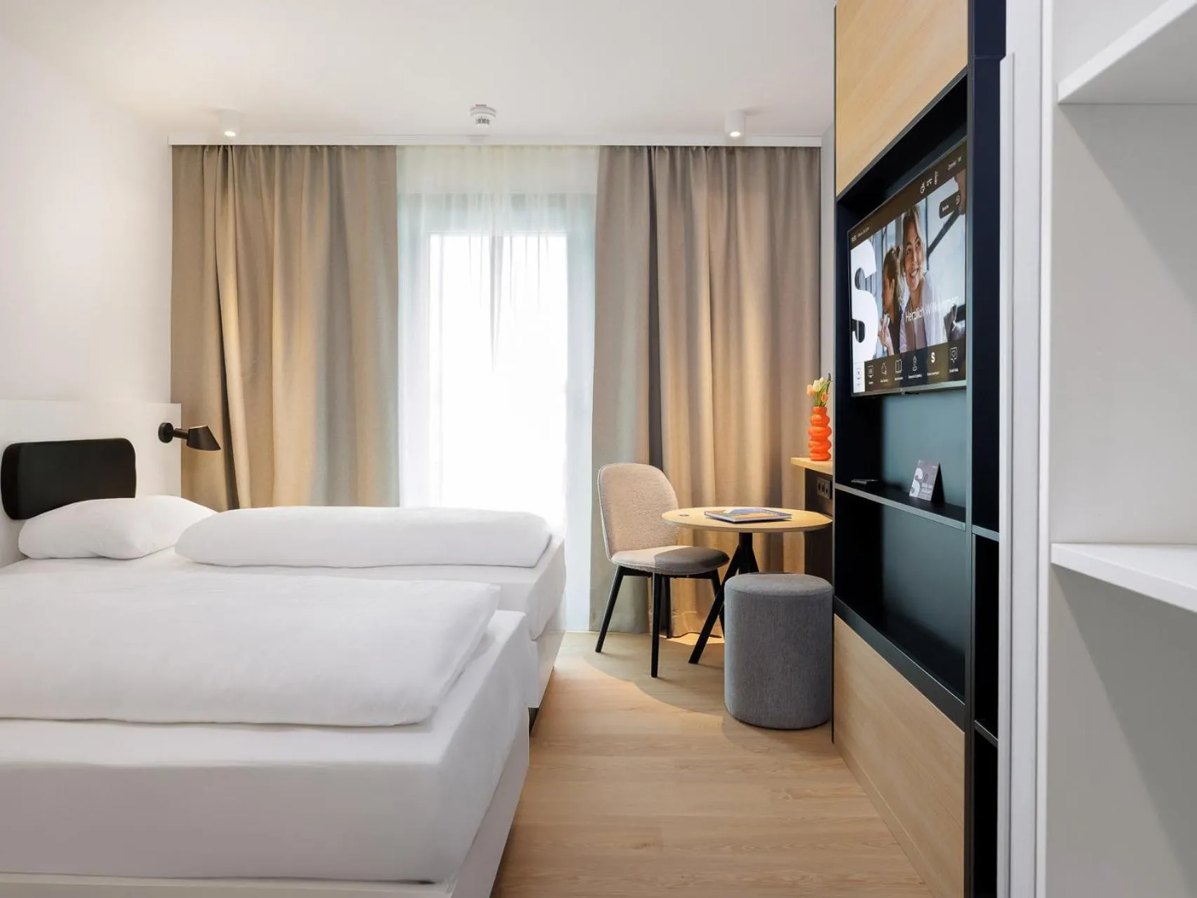 Bed in smartments Bielefeld Hauptbahnhof