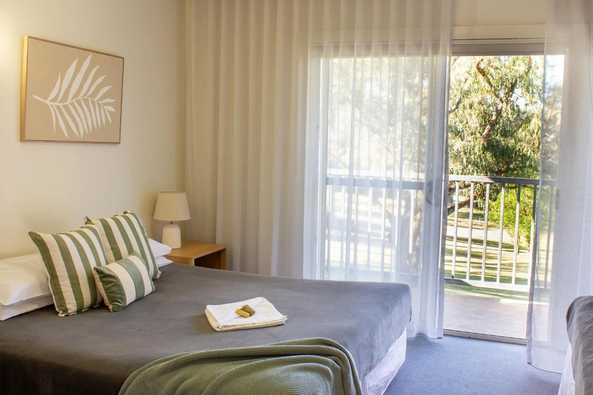 Bed in BATHURST GOLDFIELDS MOTEL at 428 CONROD STRAIGHT MOUNT PANORAMA