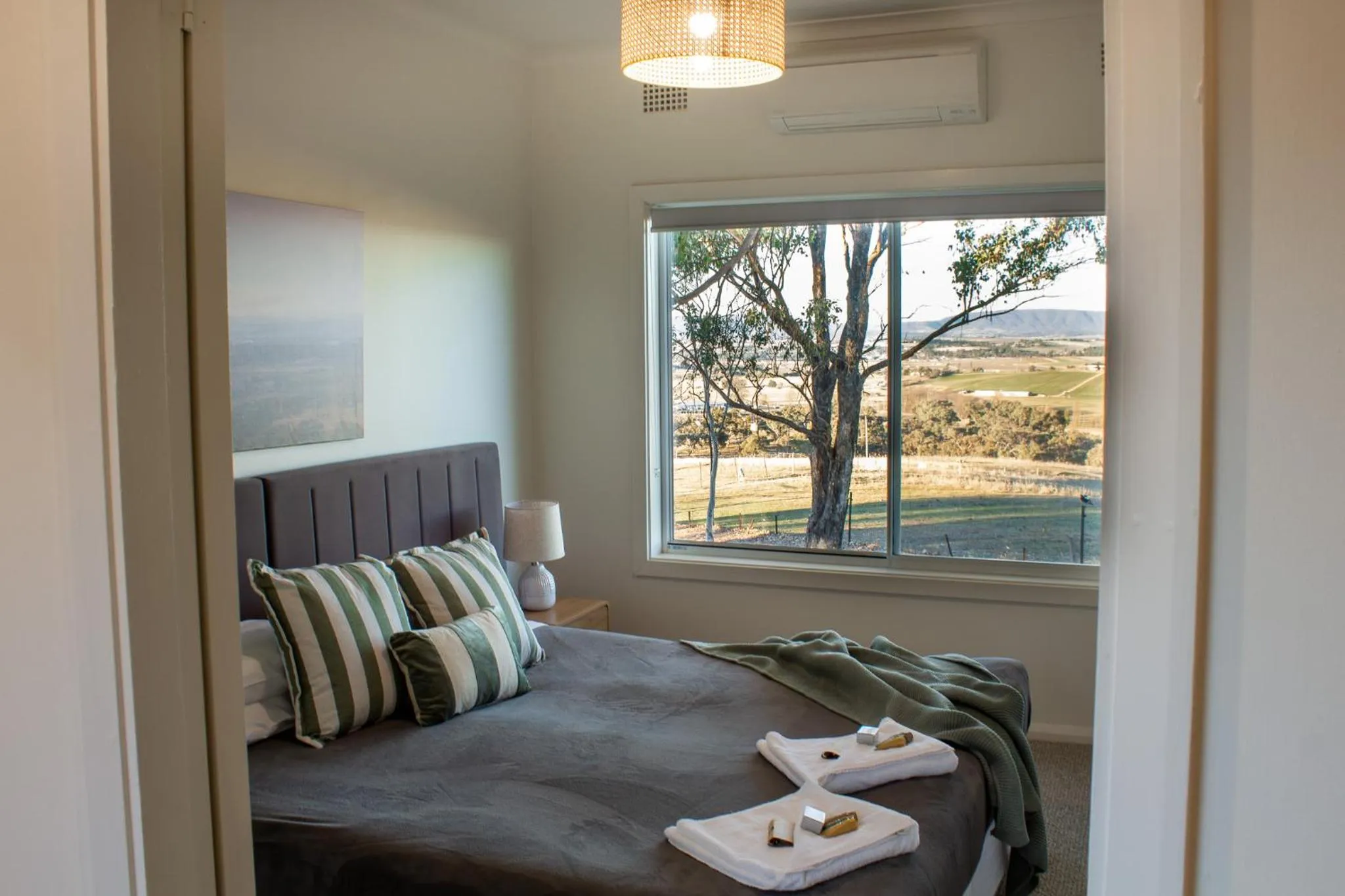 Bed in BATHURST GOLDFIELDS MOTEL at 428 CONROD STRAIGHT MOUNT PANORAMA