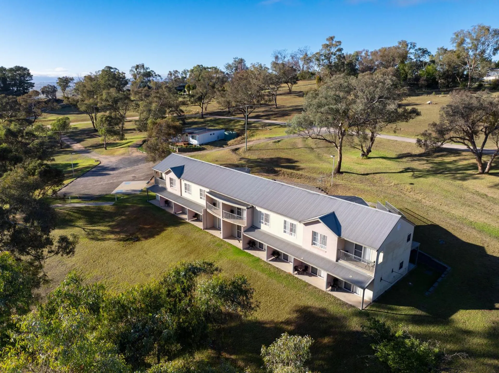 Property building in BATHURST GOLDFIELDS MOTEL at 428 CONROD STRAIGHT MOUNT PANORAMA