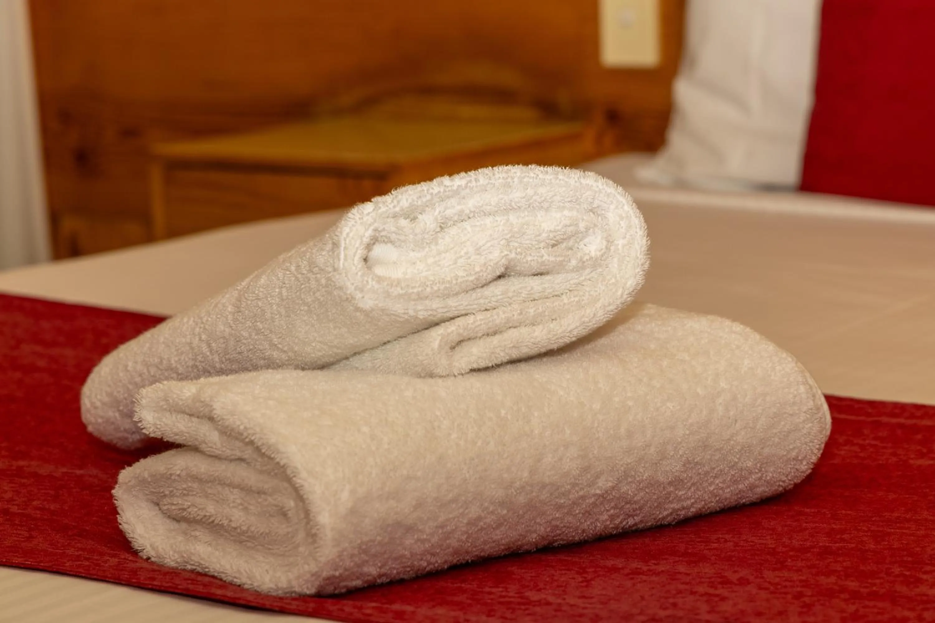 towels, Bed in All Travellers Motor Inn
