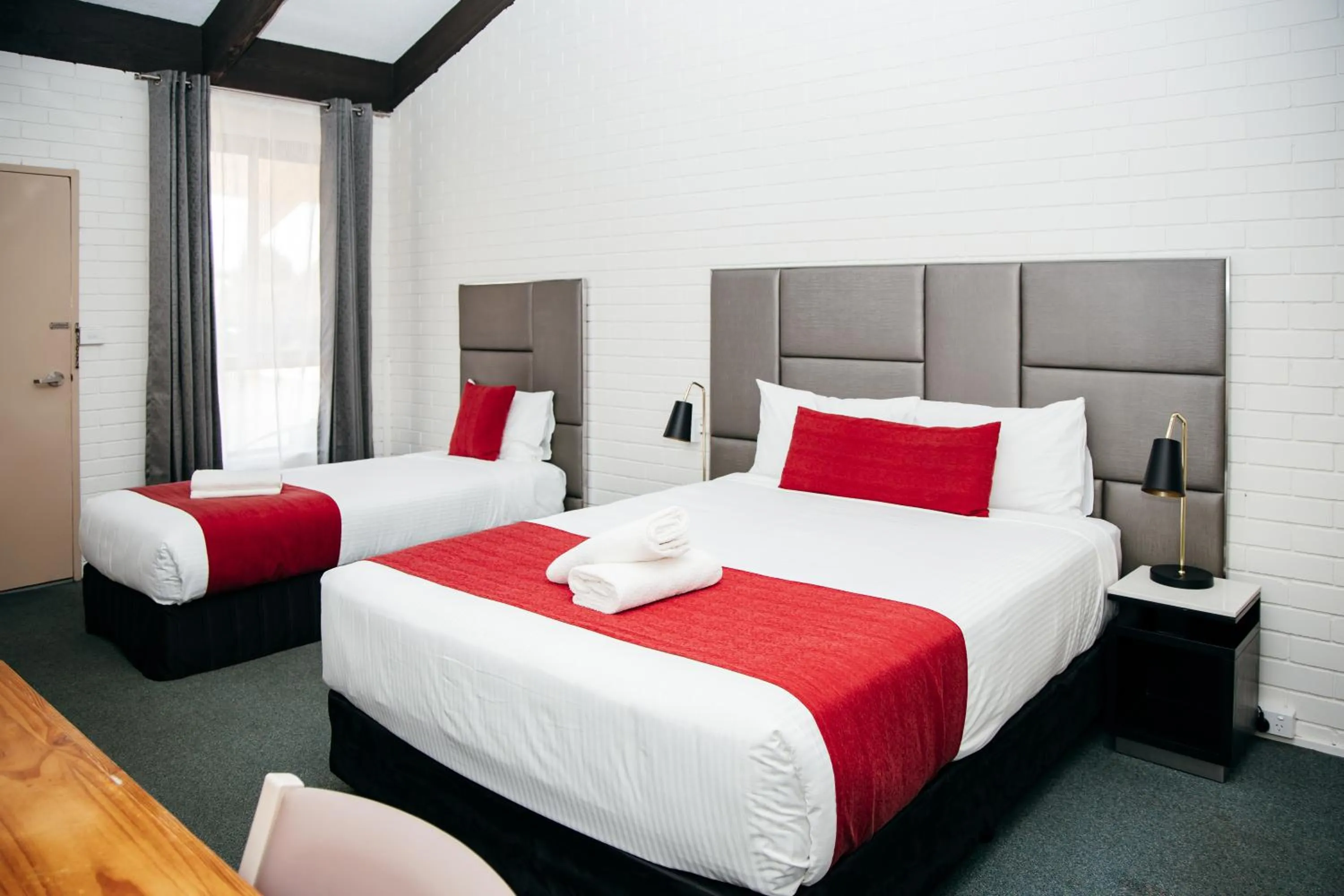 Bed in All Travellers Motor Inn