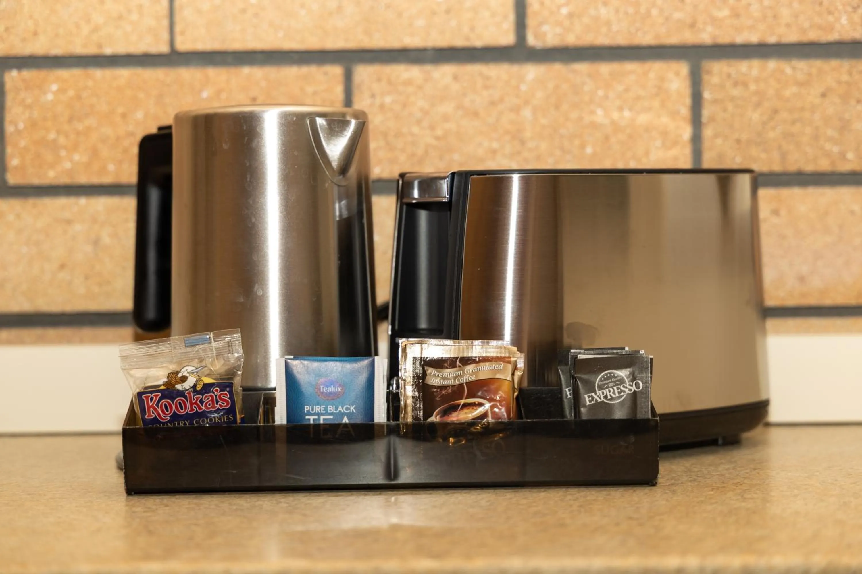 Coffee/tea facilities in All Travellers Motor Inn