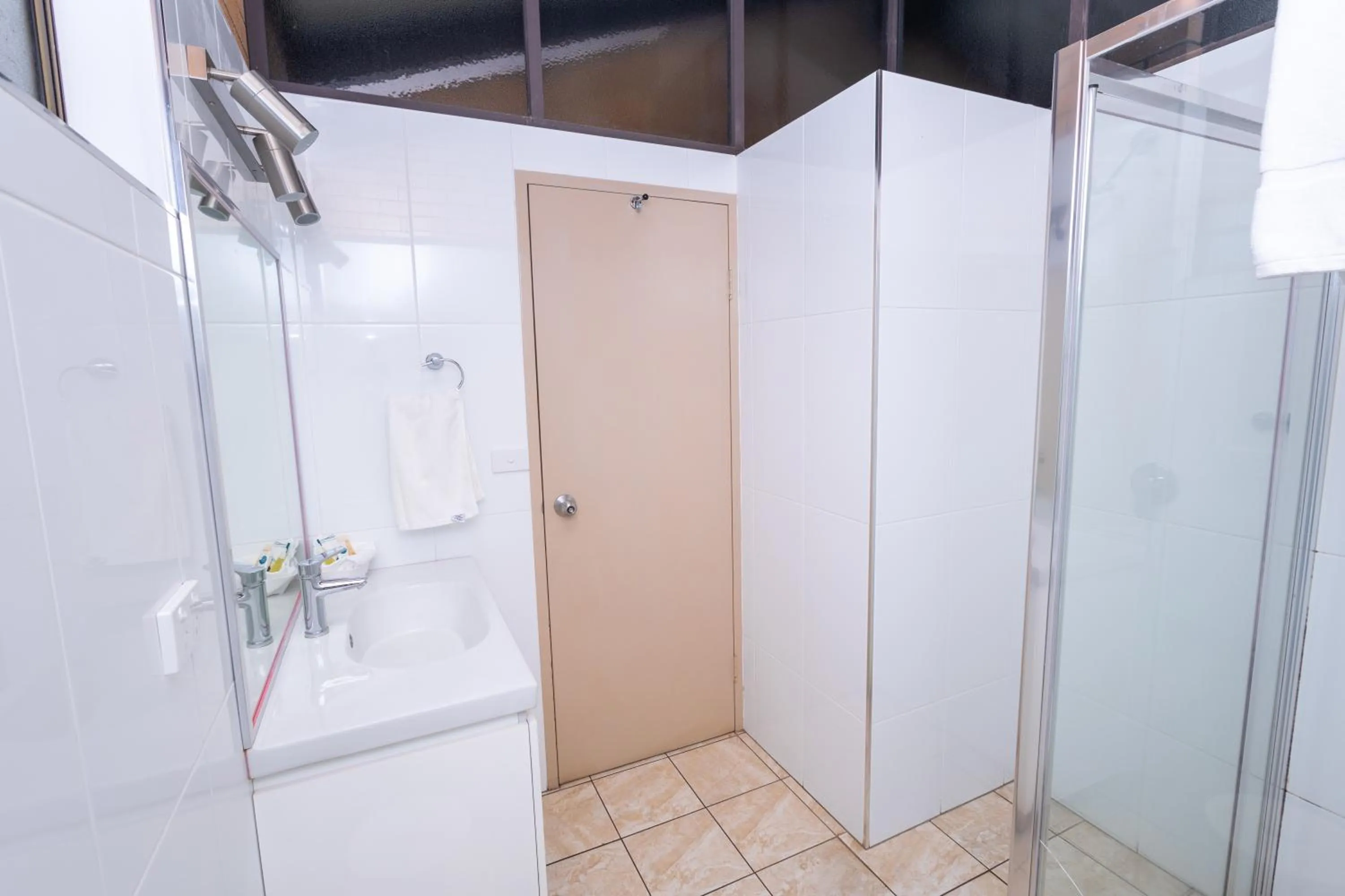 Shower in All Travellers Motor Inn