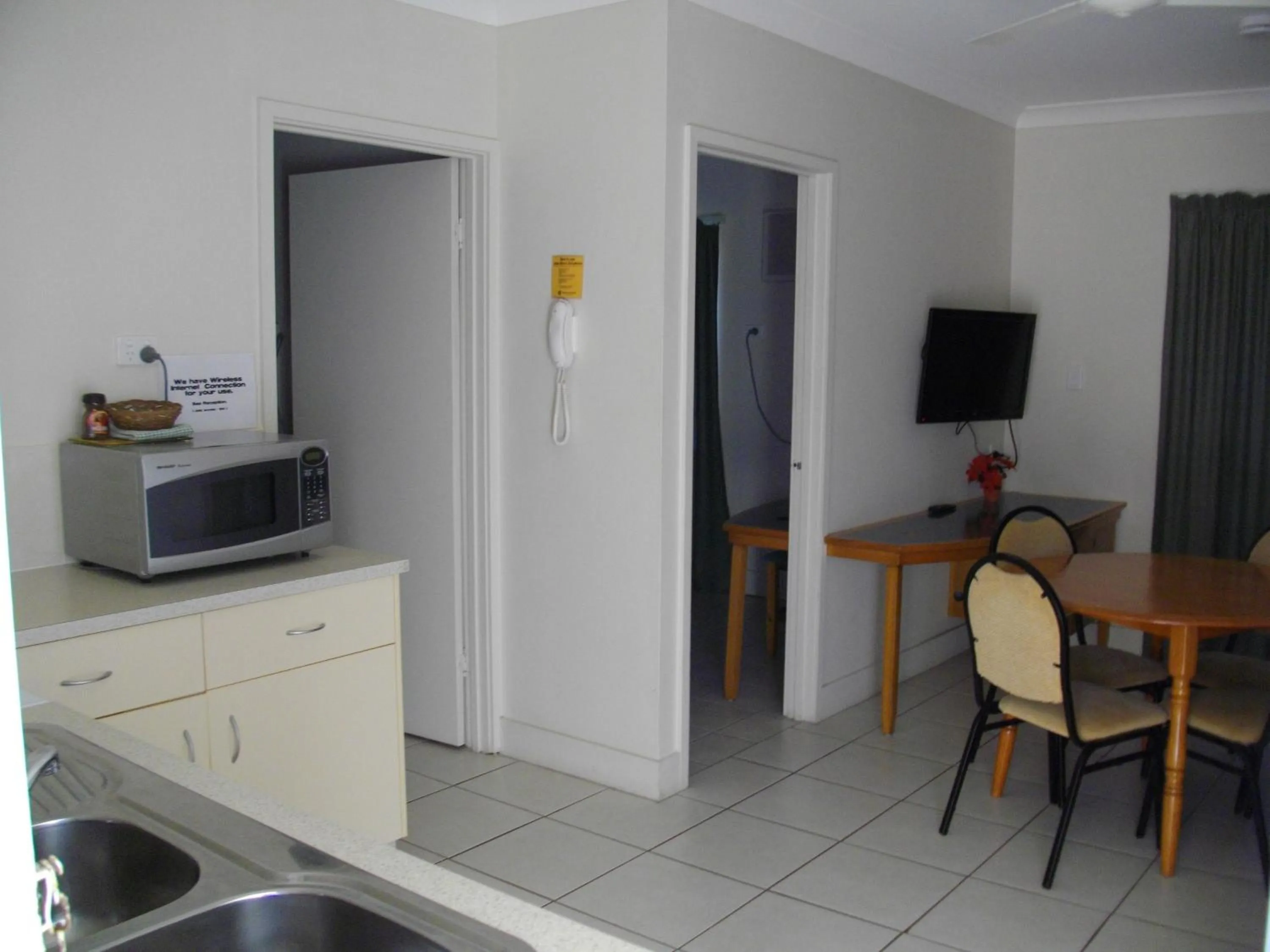 Family in Kurrimine Beach Motel