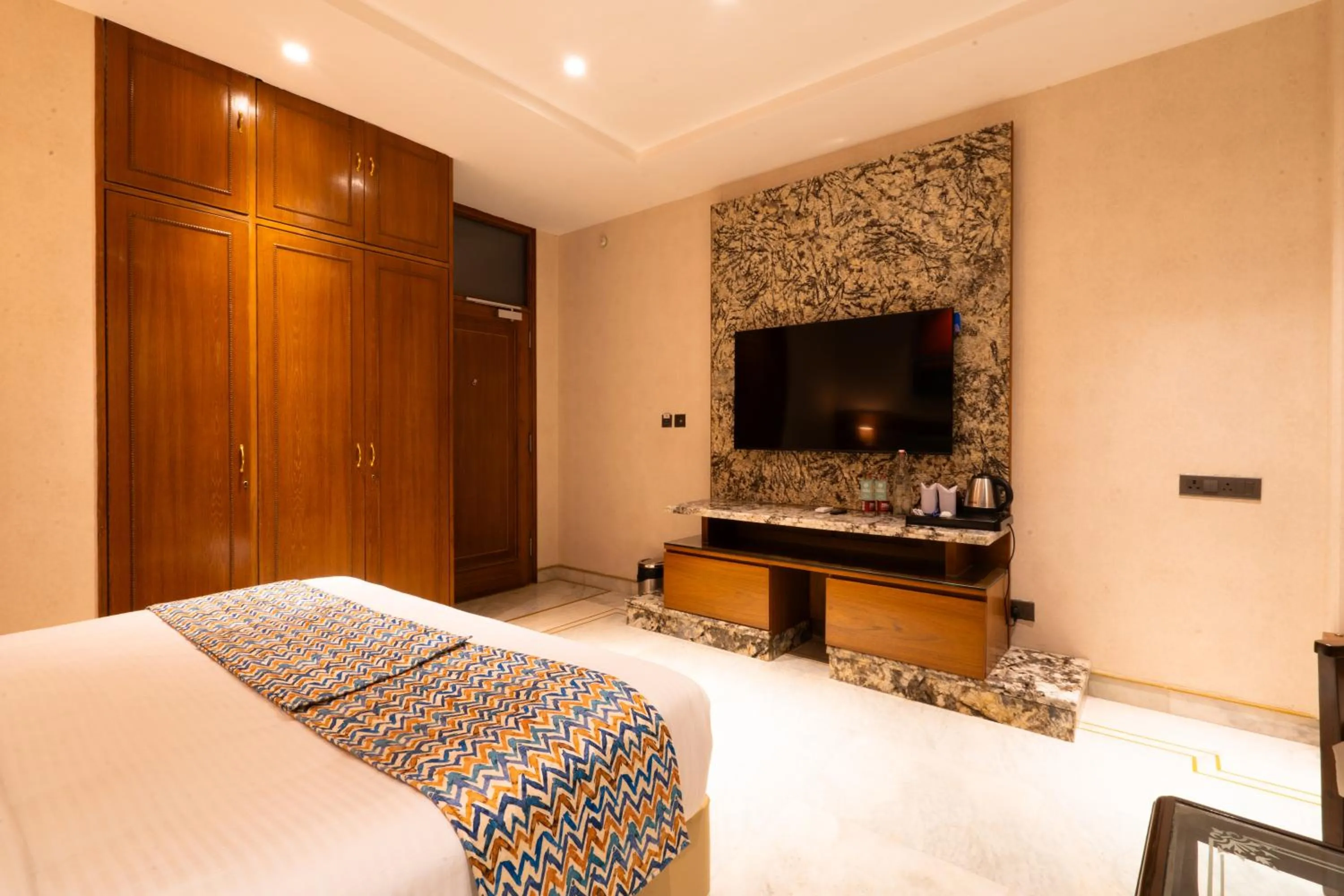 Photo of the whole room, Bed in Hotel Bluestone Prime Nehru Place by The Cosy hotels