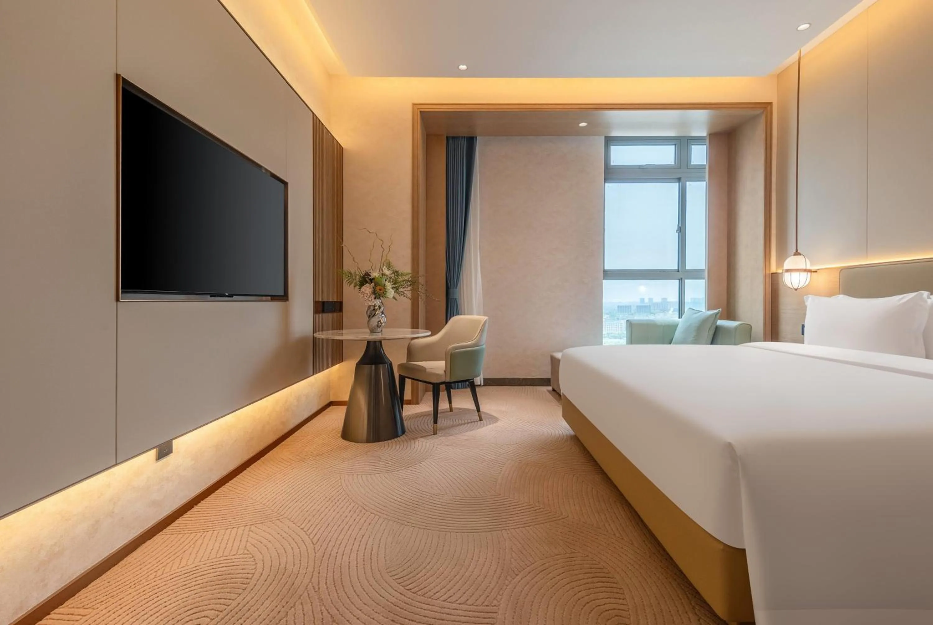 Photo of the whole room, Bed in Wyndham Garden Shanghai Songjiang