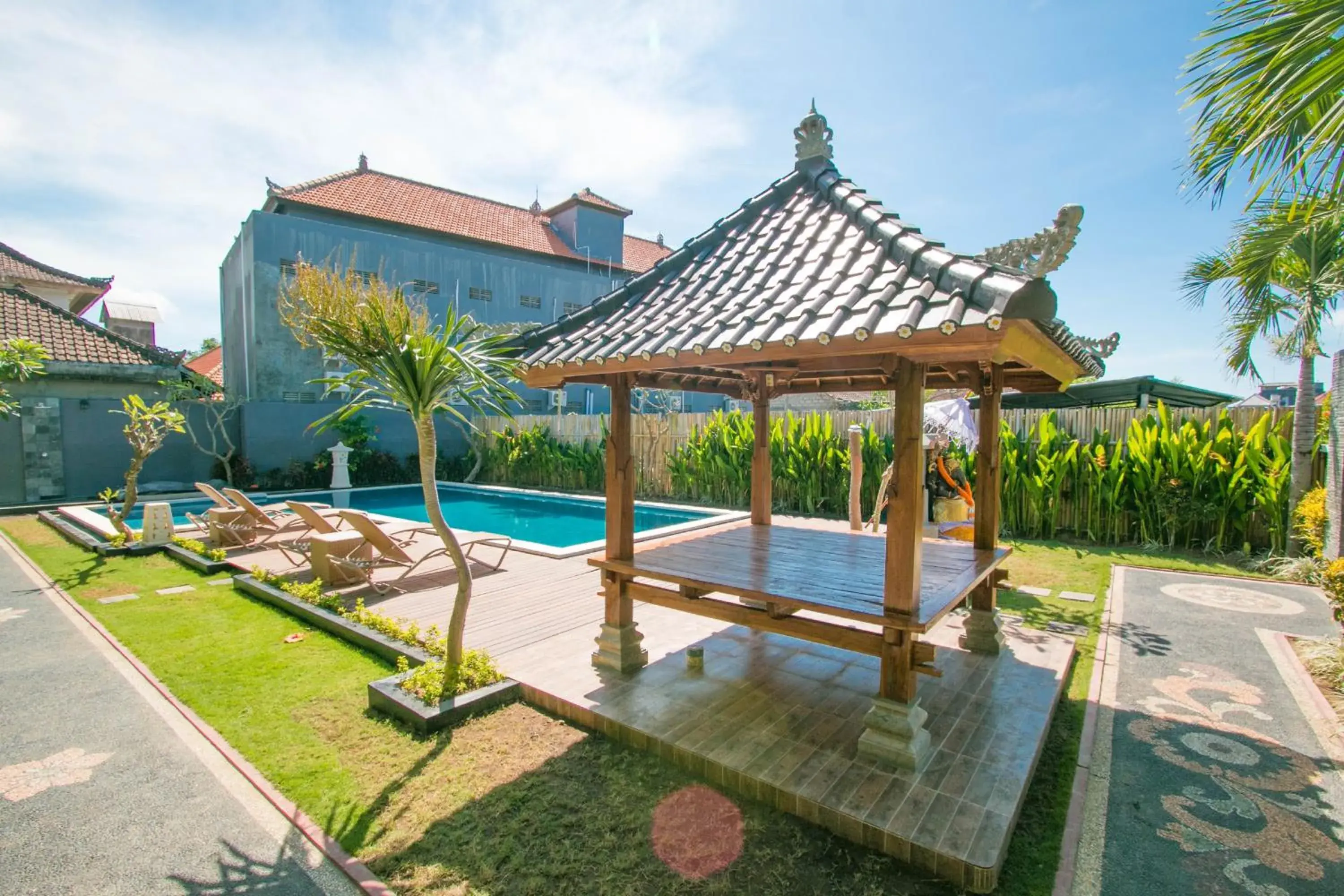 Swimming pool in Srikandi Inn Swimming pool in Srikandi Inn