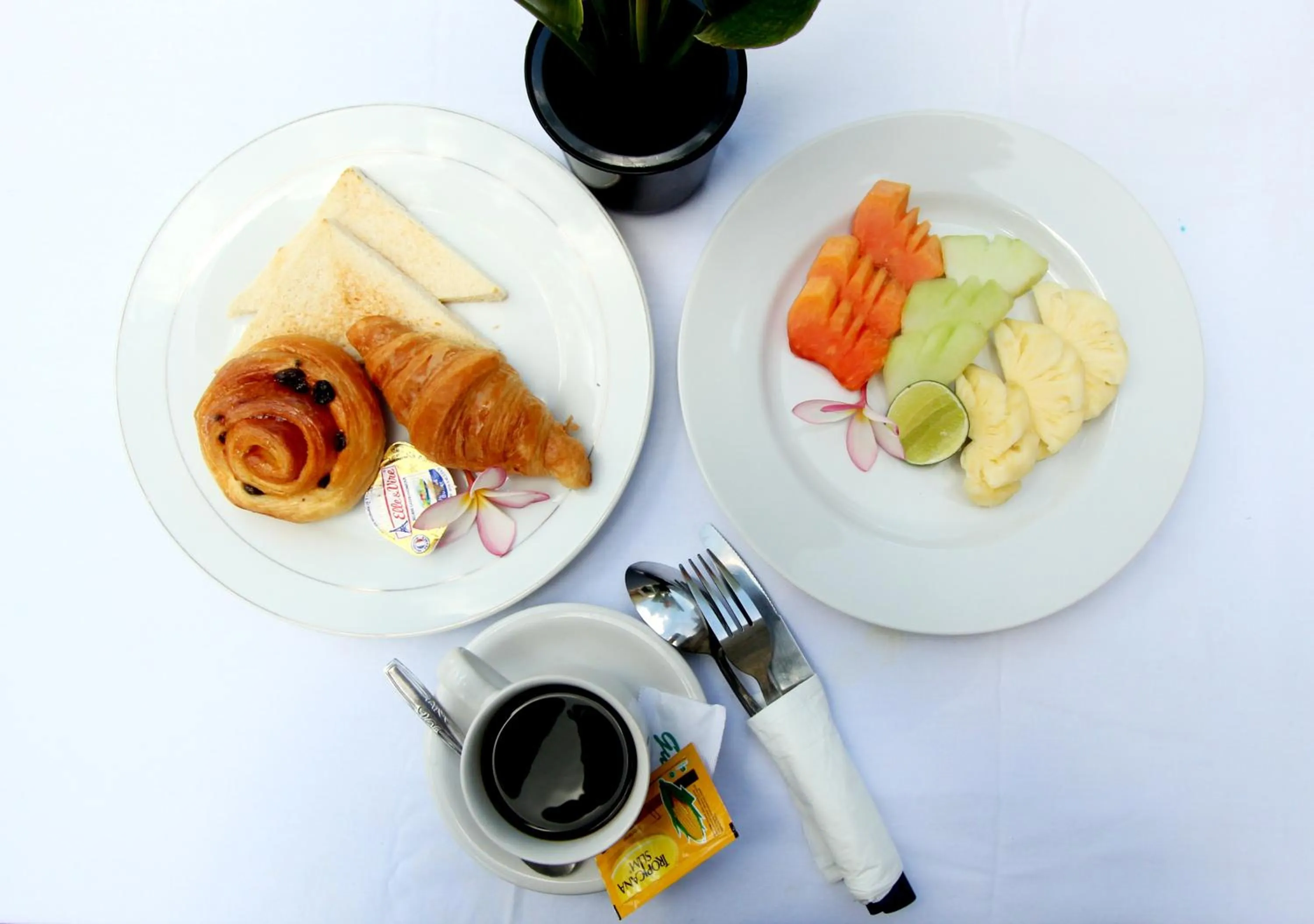 American breakfast in Srikandi Inn