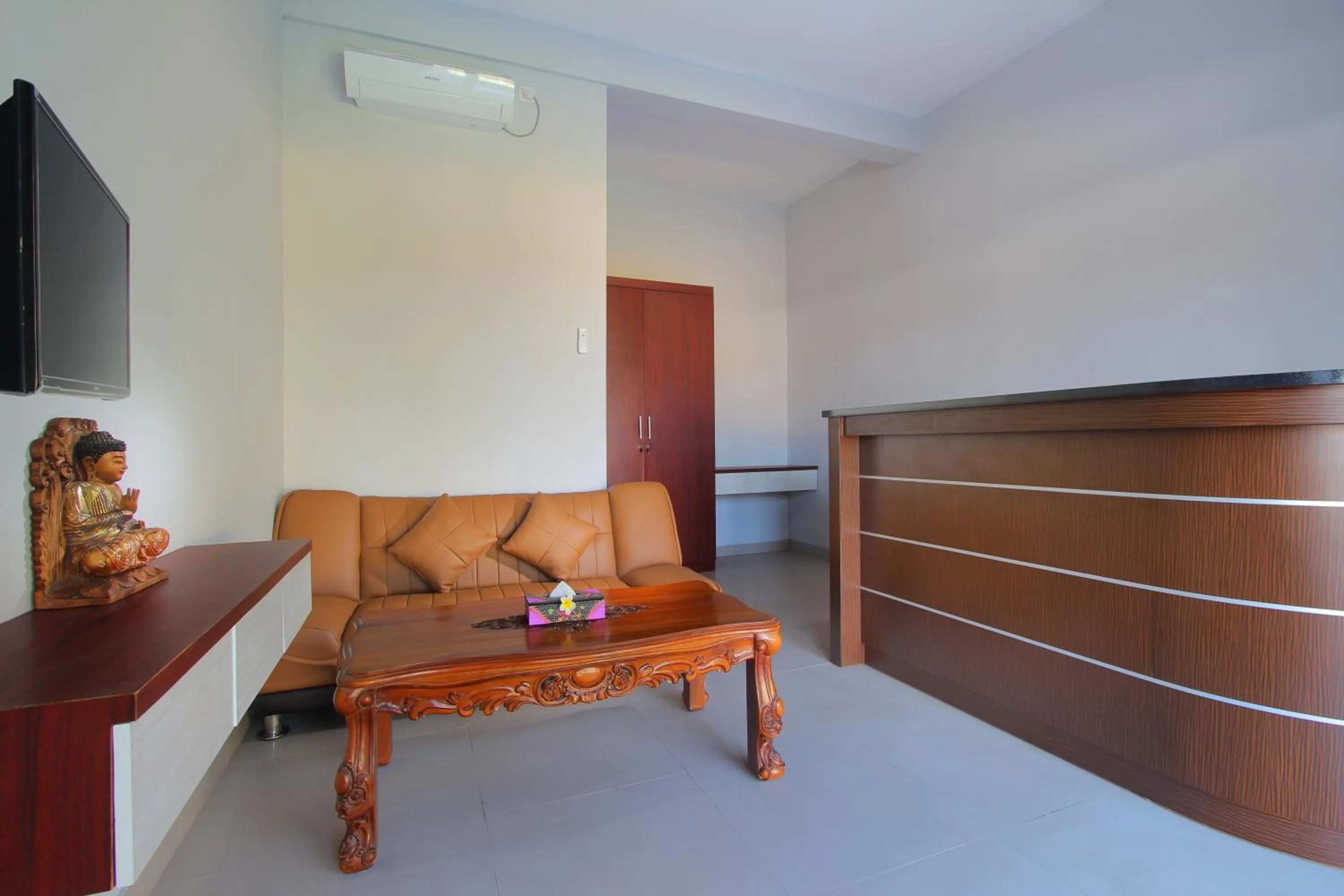 Area and facilities in Srikandi Inn