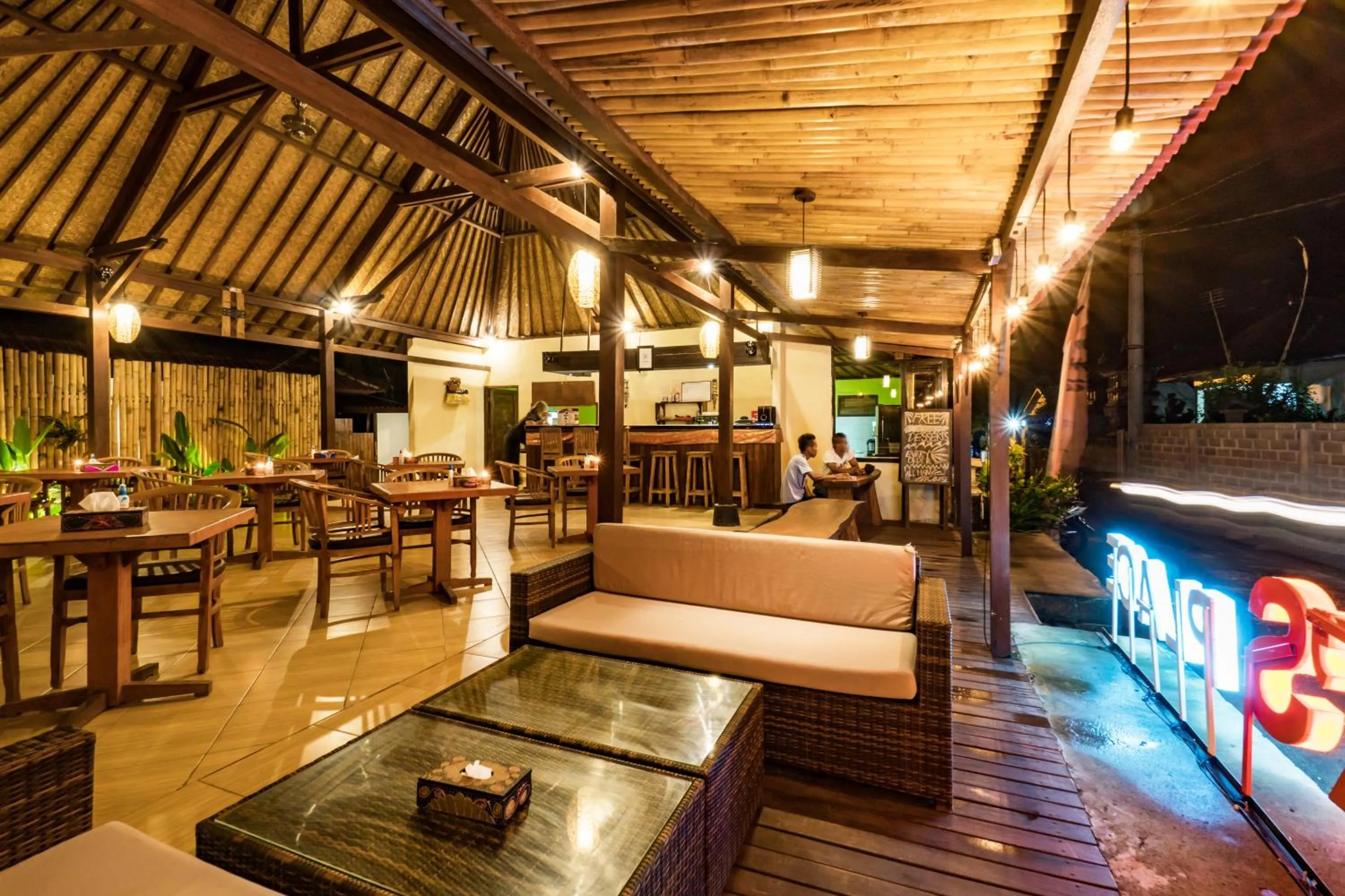 Restaurant/places to eat in The Cozy Villas Lembongan