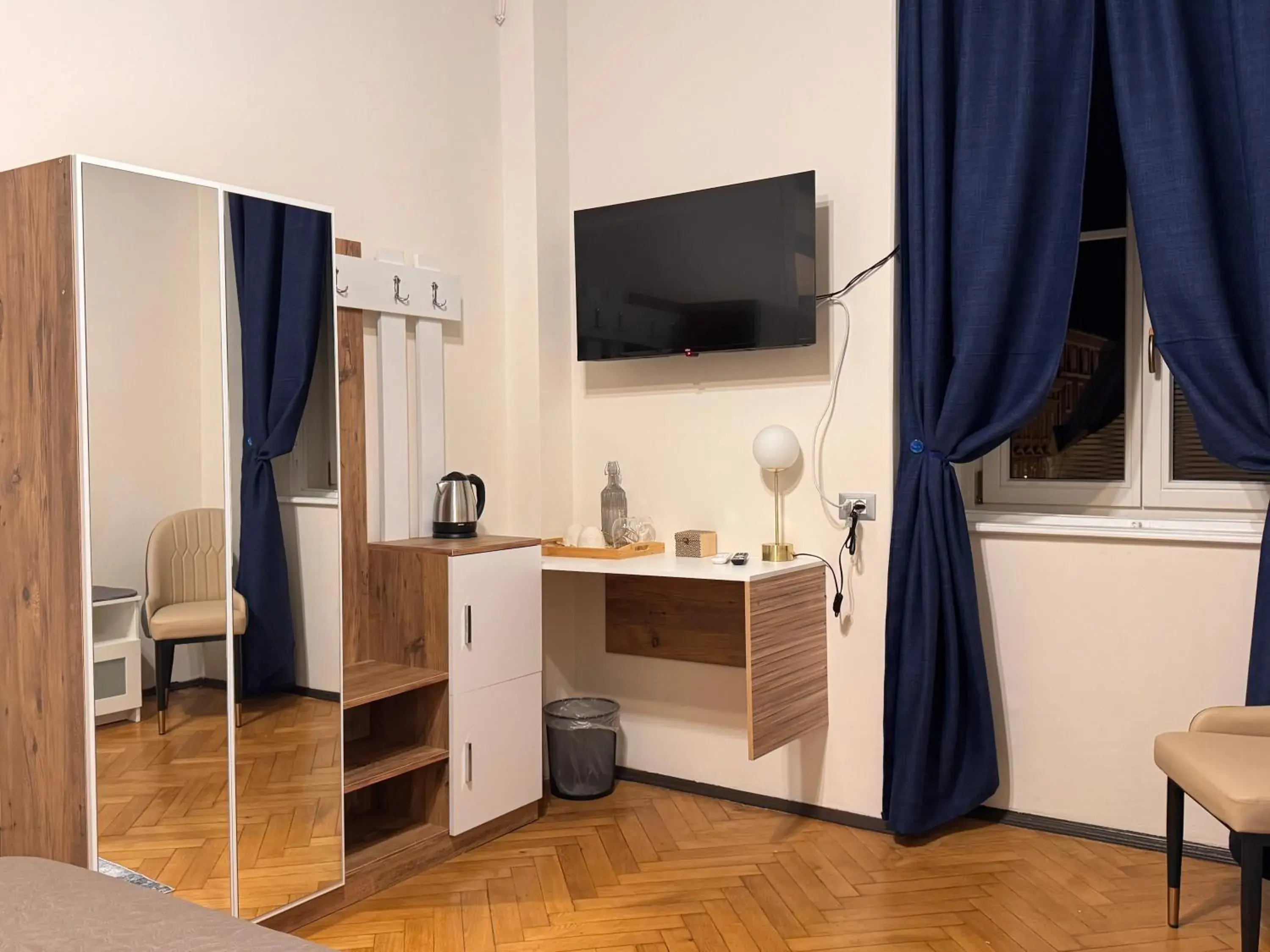 Standard Queen Room in Bed and Chic art rooms Standard Queen Room in Bed and Chic art rooms