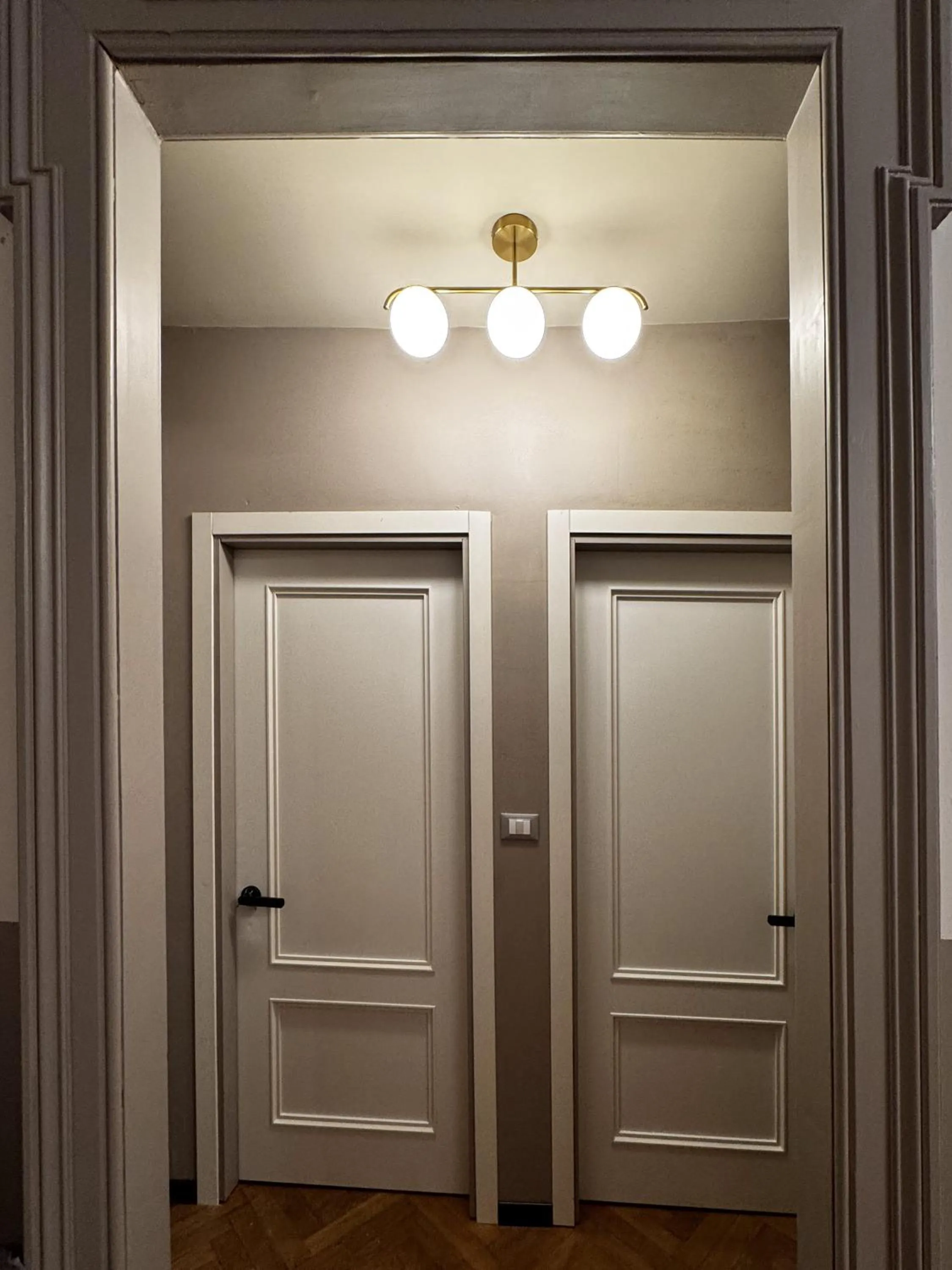 Facade/entrance in Bed and Chic art rooms