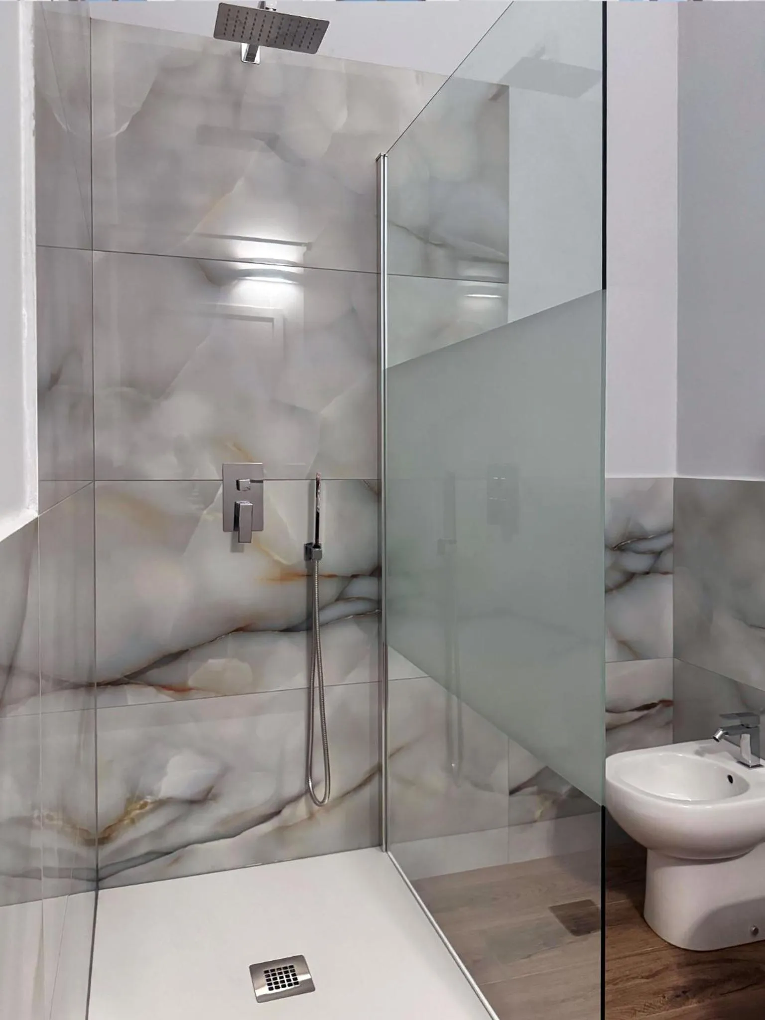 Shower in Bed and Chic art rooms