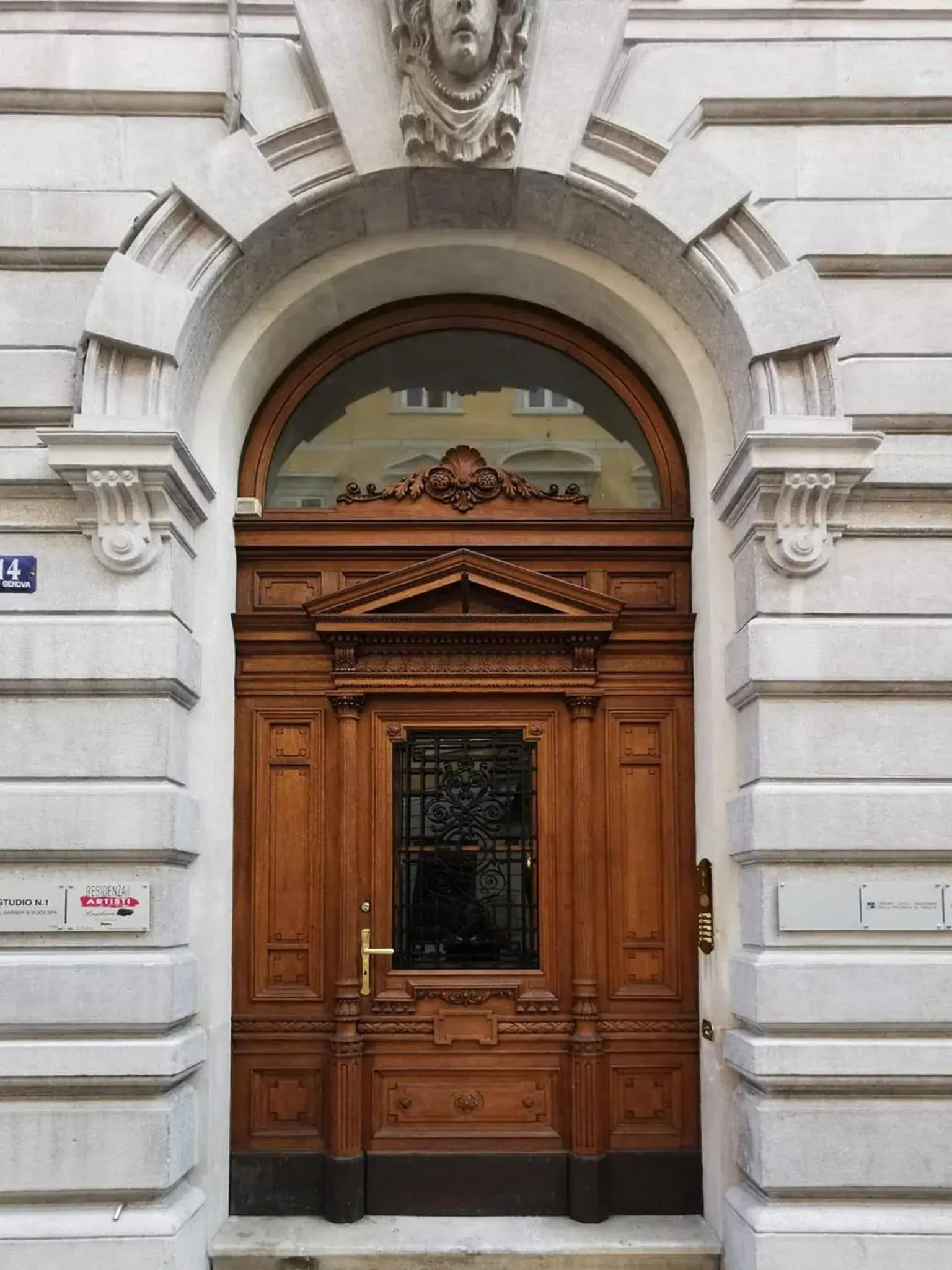 Facade/entrance in Bed and Chic art rooms Facade/entrance in Bed and Chic art rooms