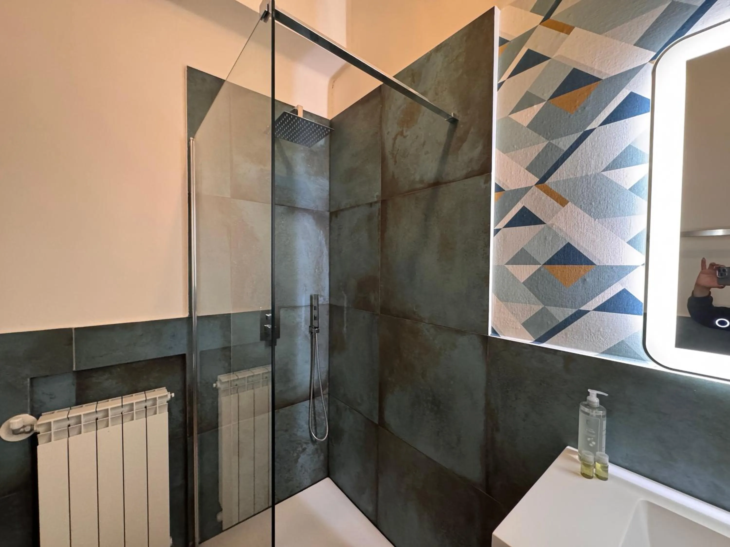 Shower in Bed and Chic art rooms