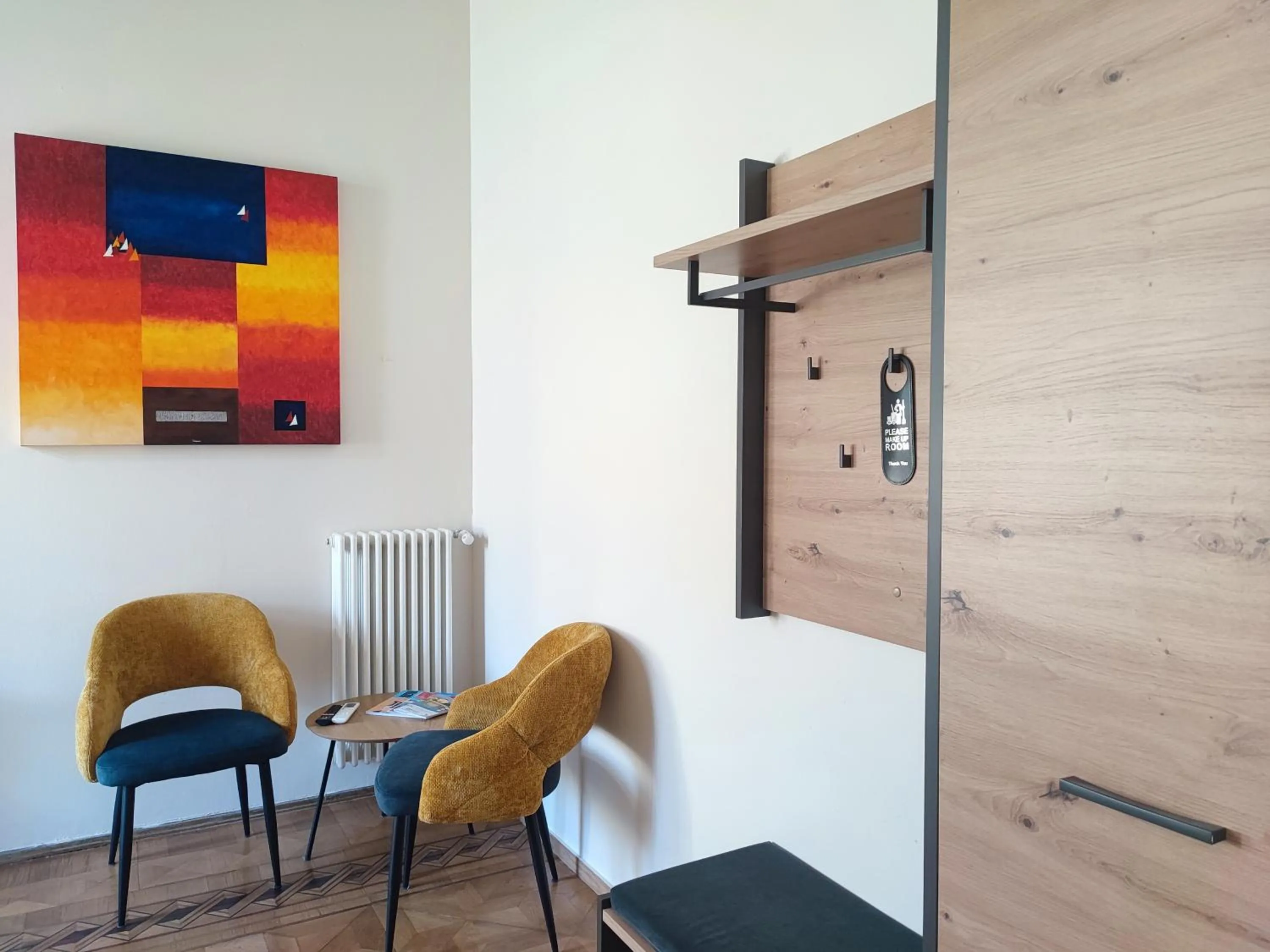 Seating area in Bed and Chic art rooms