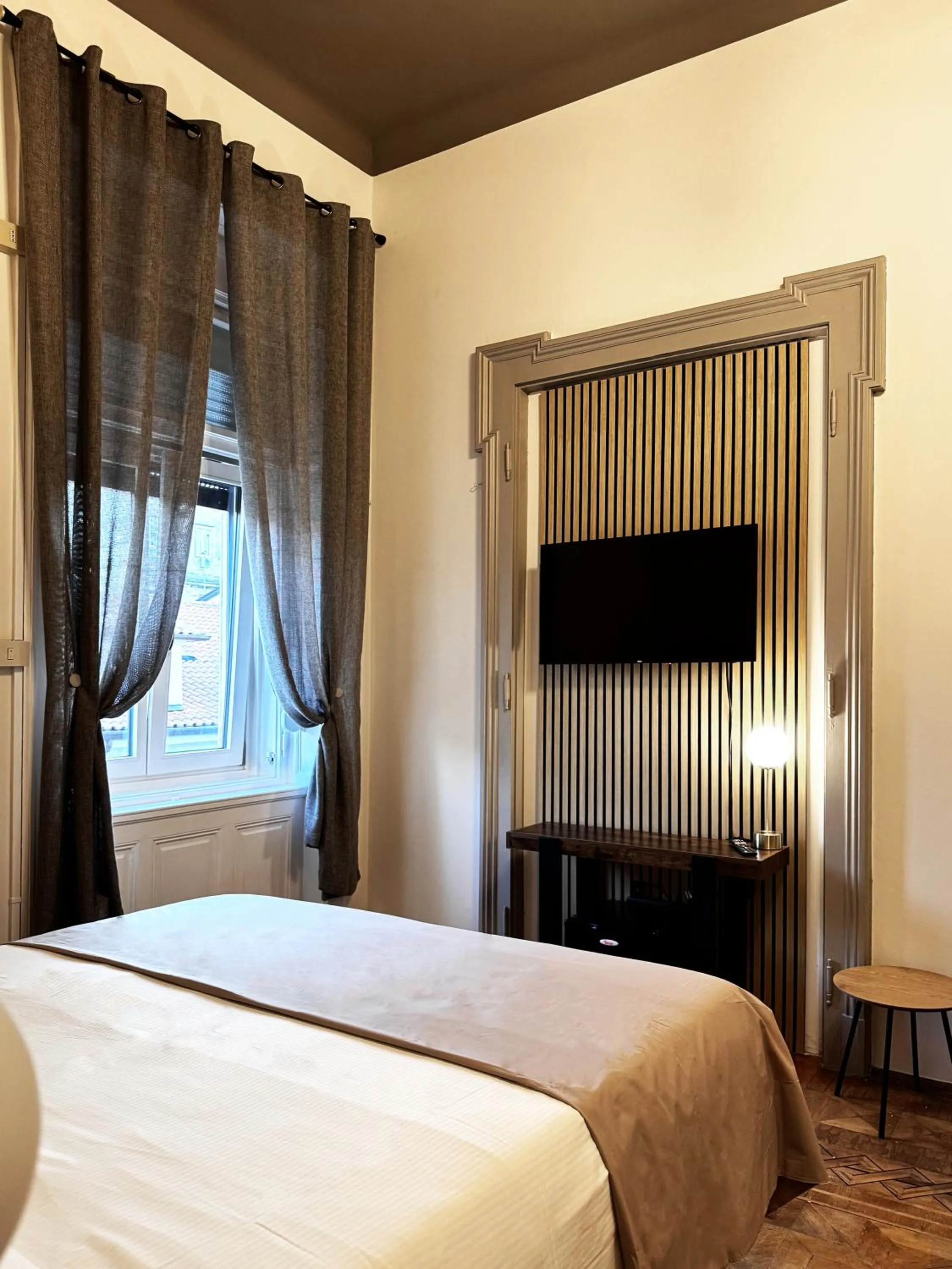 TV and multimedia, Bed in Bed and Chic art rooms