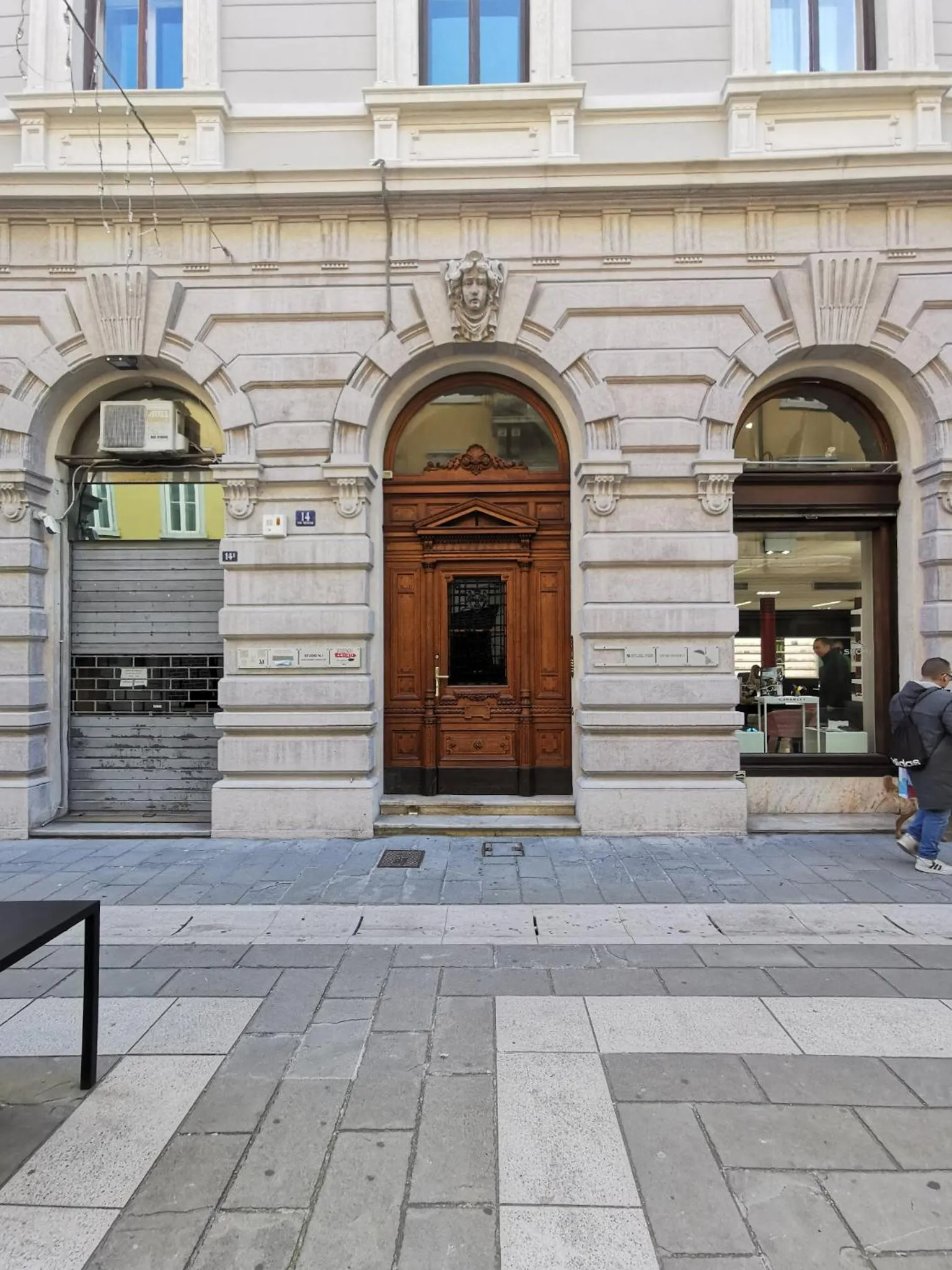 Facade/entrance in Bed and Chic art rooms