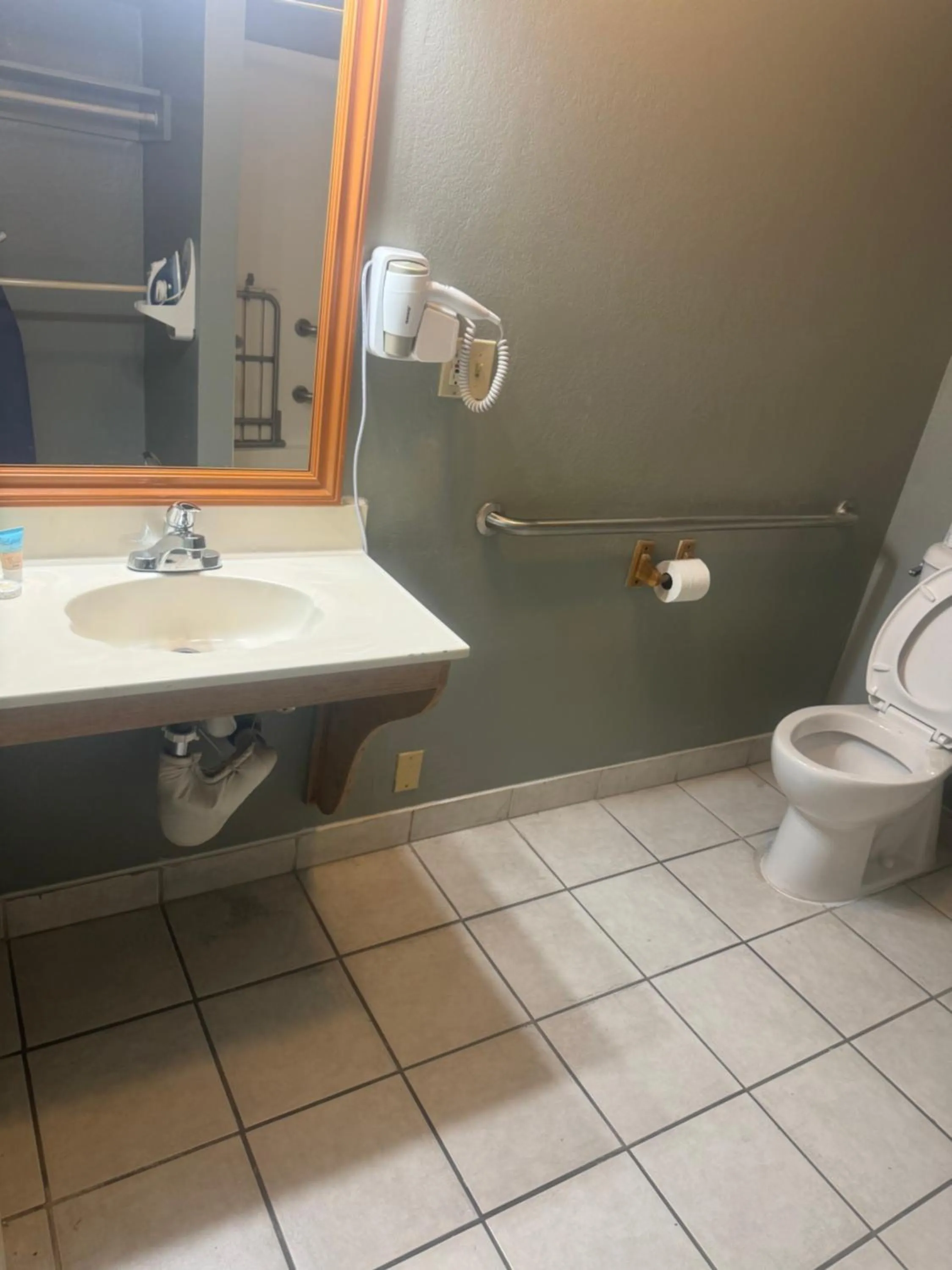 Toilet in Hiltop Hotel