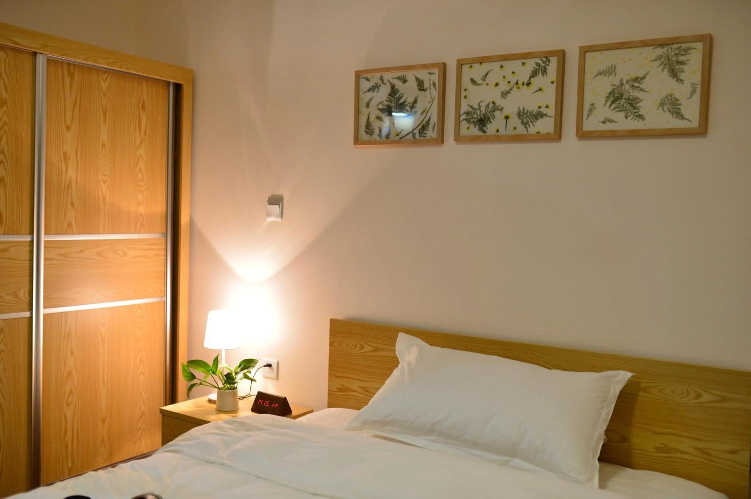 Decorative detail, Bed in Xizhengjia Apartment Hotel Pazhou Complex