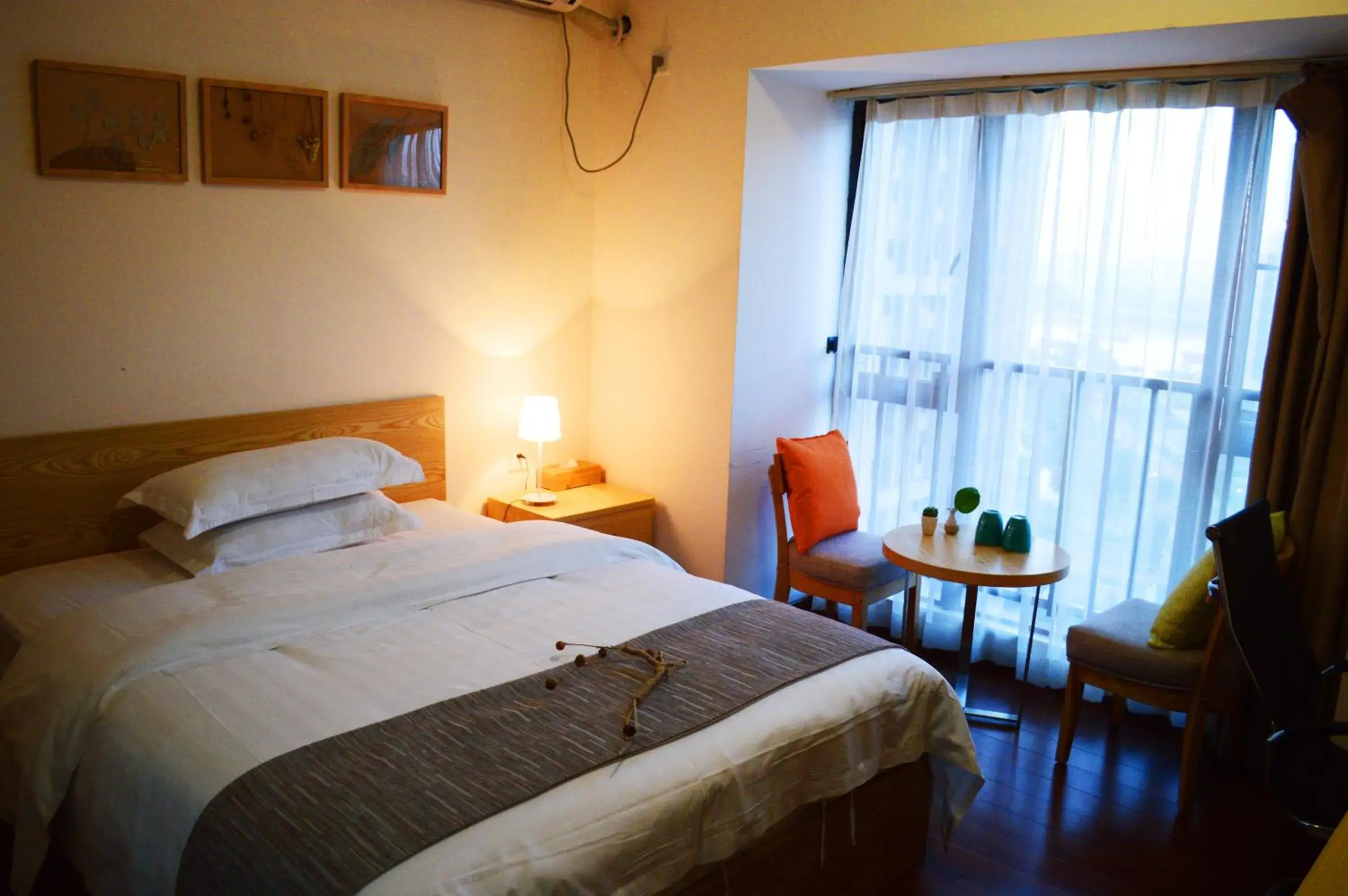 Decorative detail, Bed in Xizhengjia Apartment Hotel Pazhou Complex Decorative detail, Bed in Xizhengjia Apartment Hotel Pazhou Complex