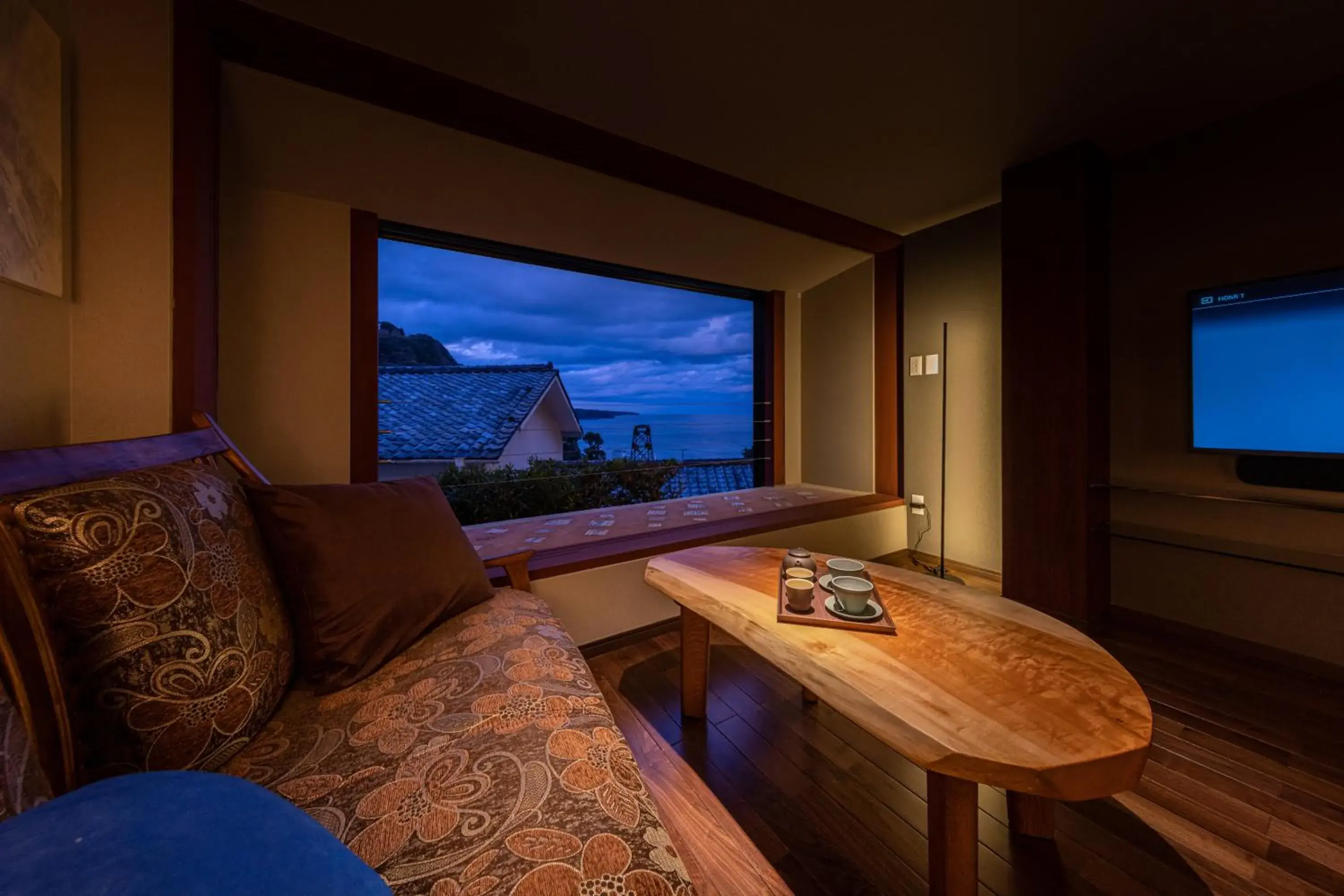 Isaribi (No Children) Isaribi (No Children)