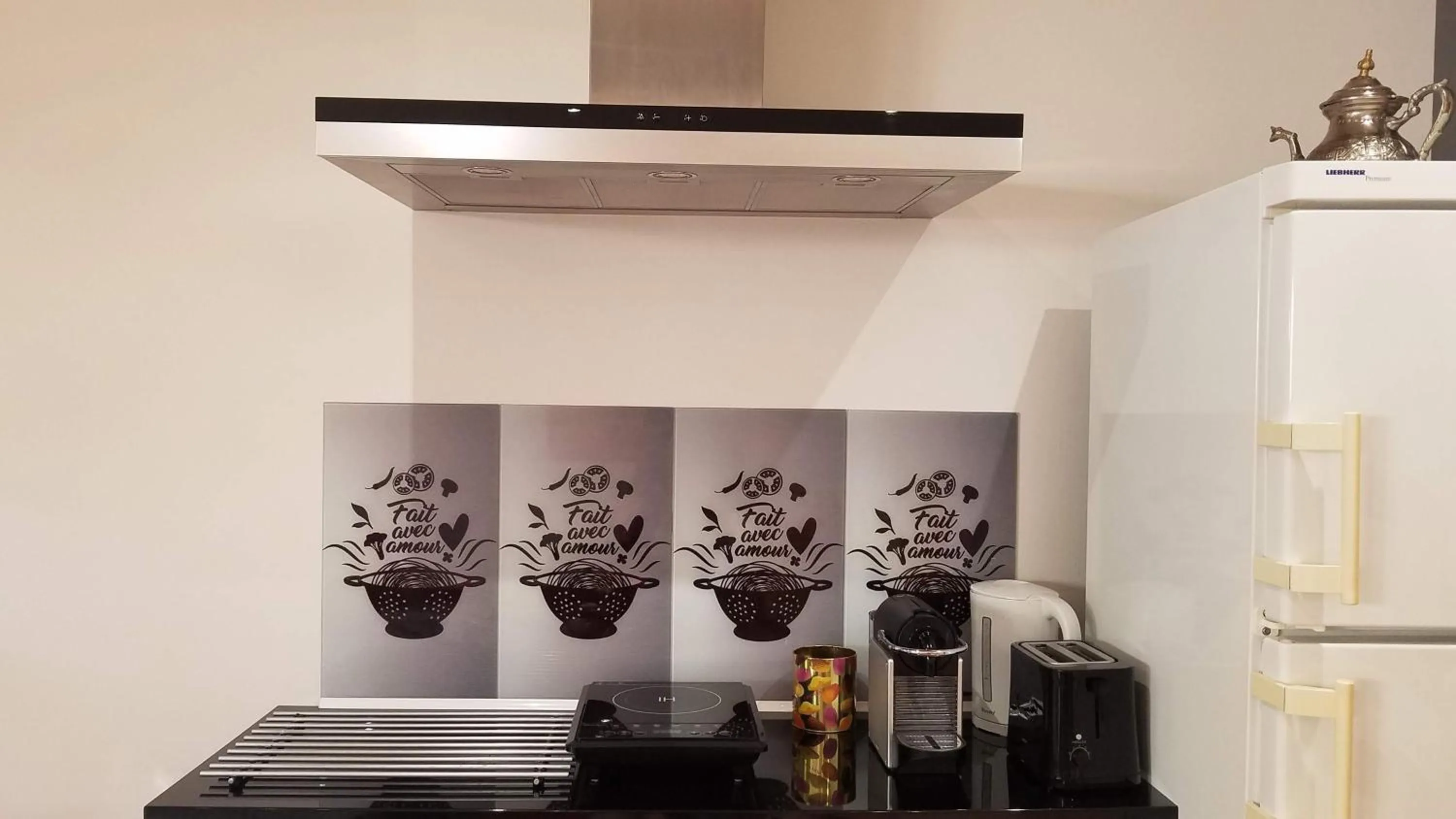 Coffee/tea facilities in Chambre Avec Jardin Pierre Curie