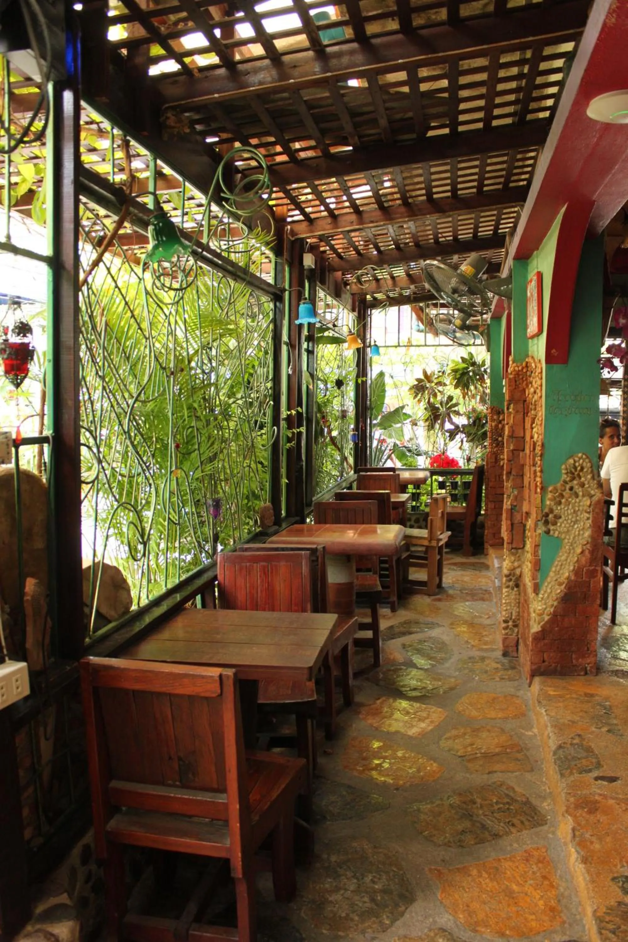 Restaurant/places to eat in Shanti Lodge