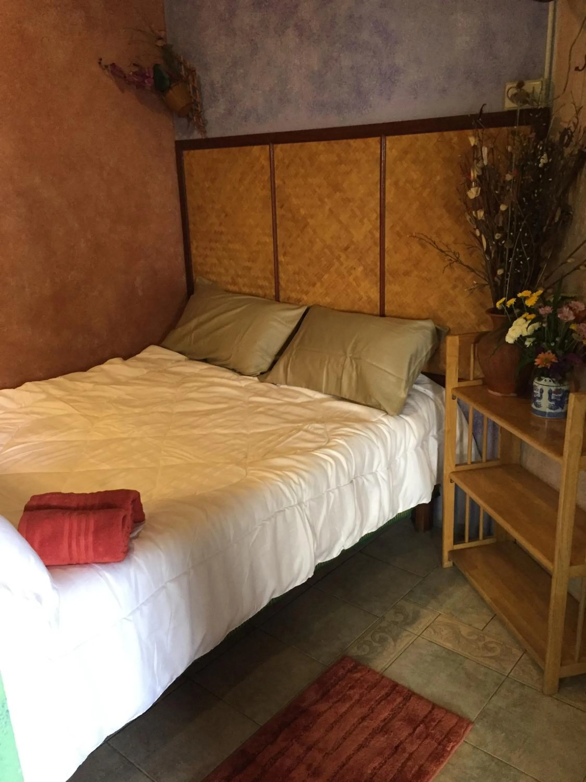 Bed in Shanti Lodge