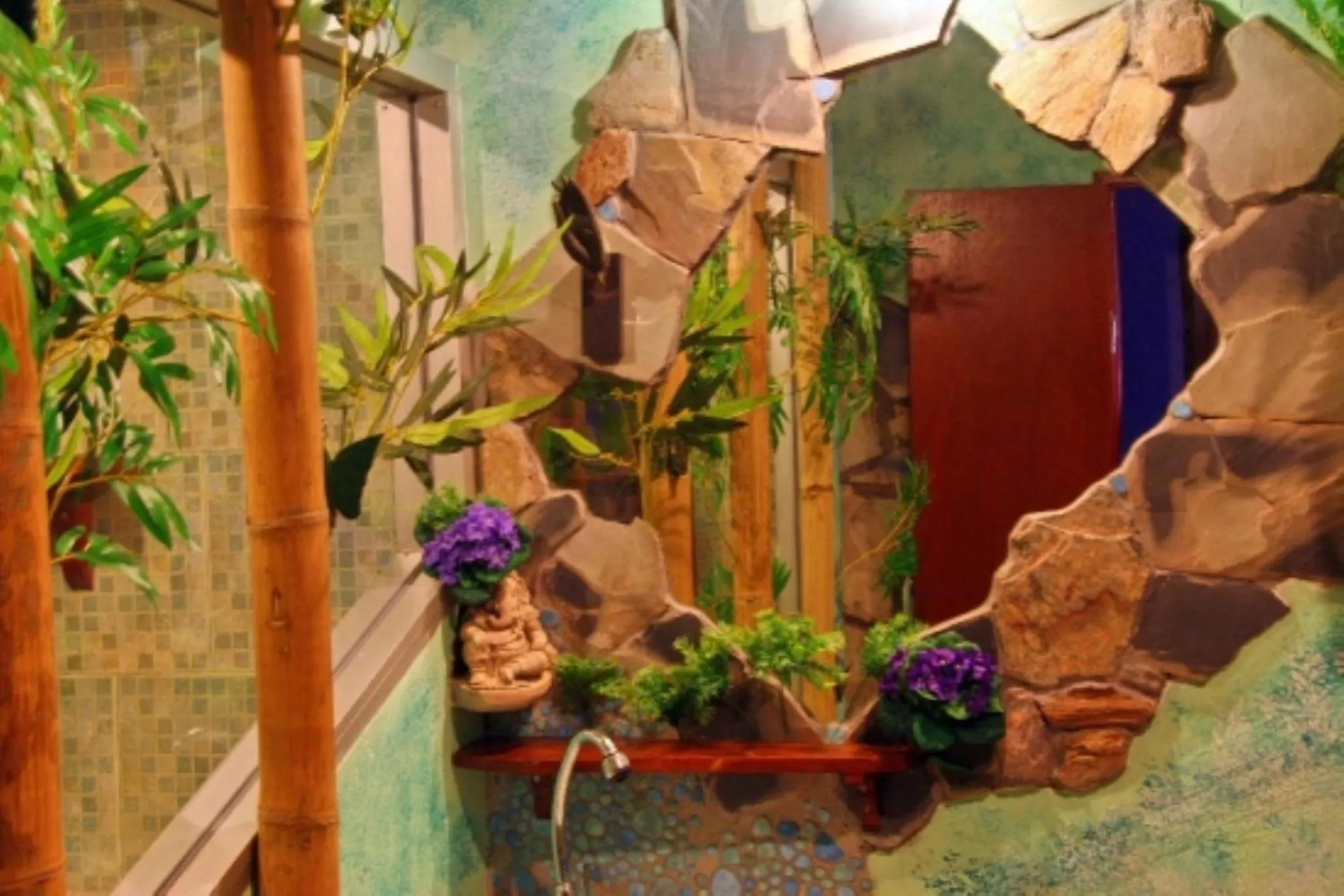 Decorative detail in Shanti Lodge