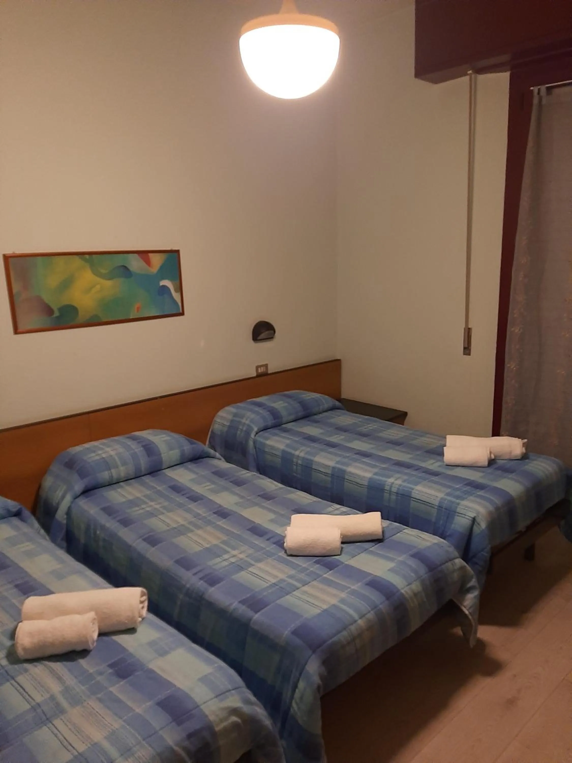 Photo of the whole room in Hotel Niagara