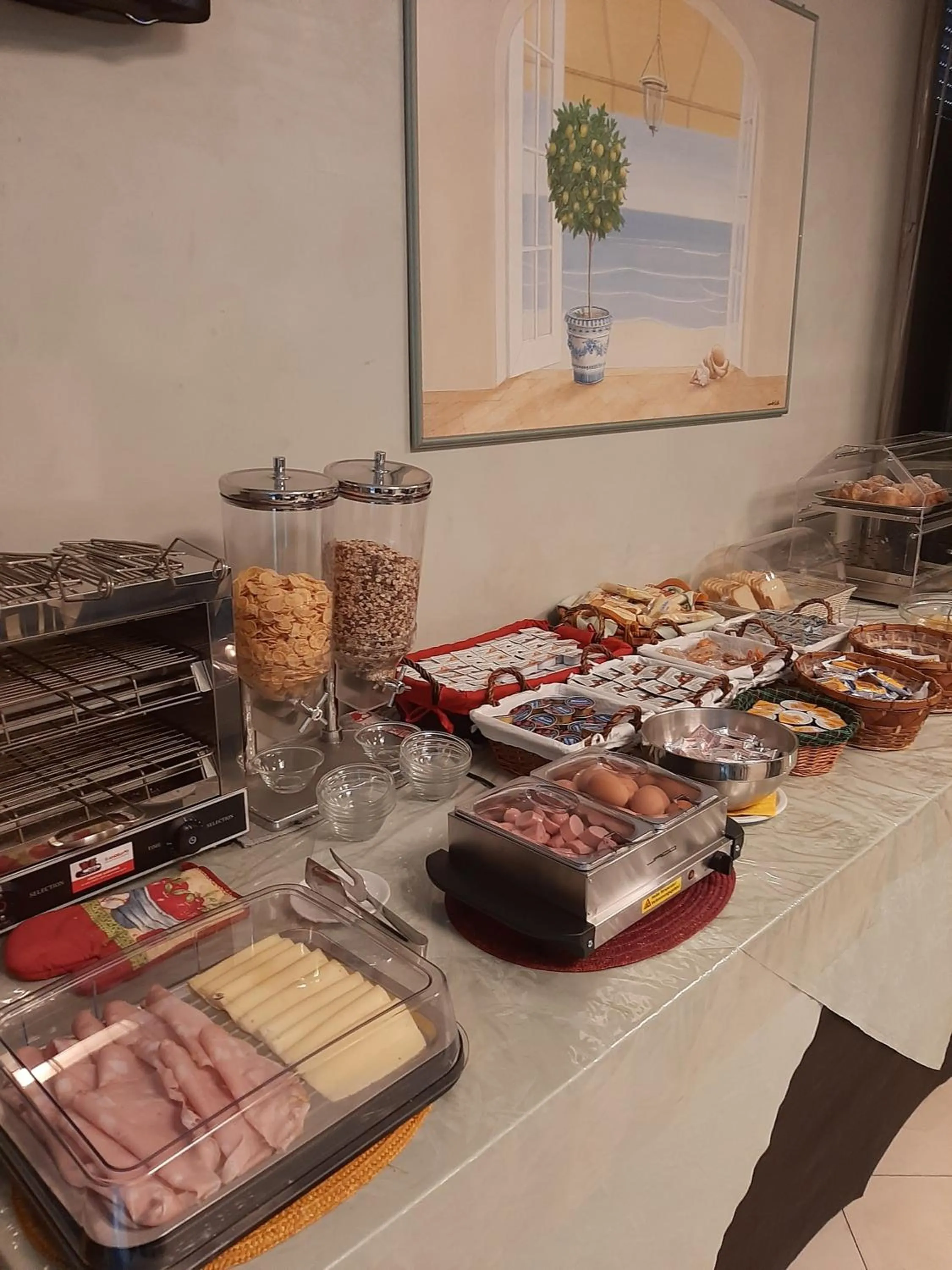 Buffet breakfast in Hotel Niagara