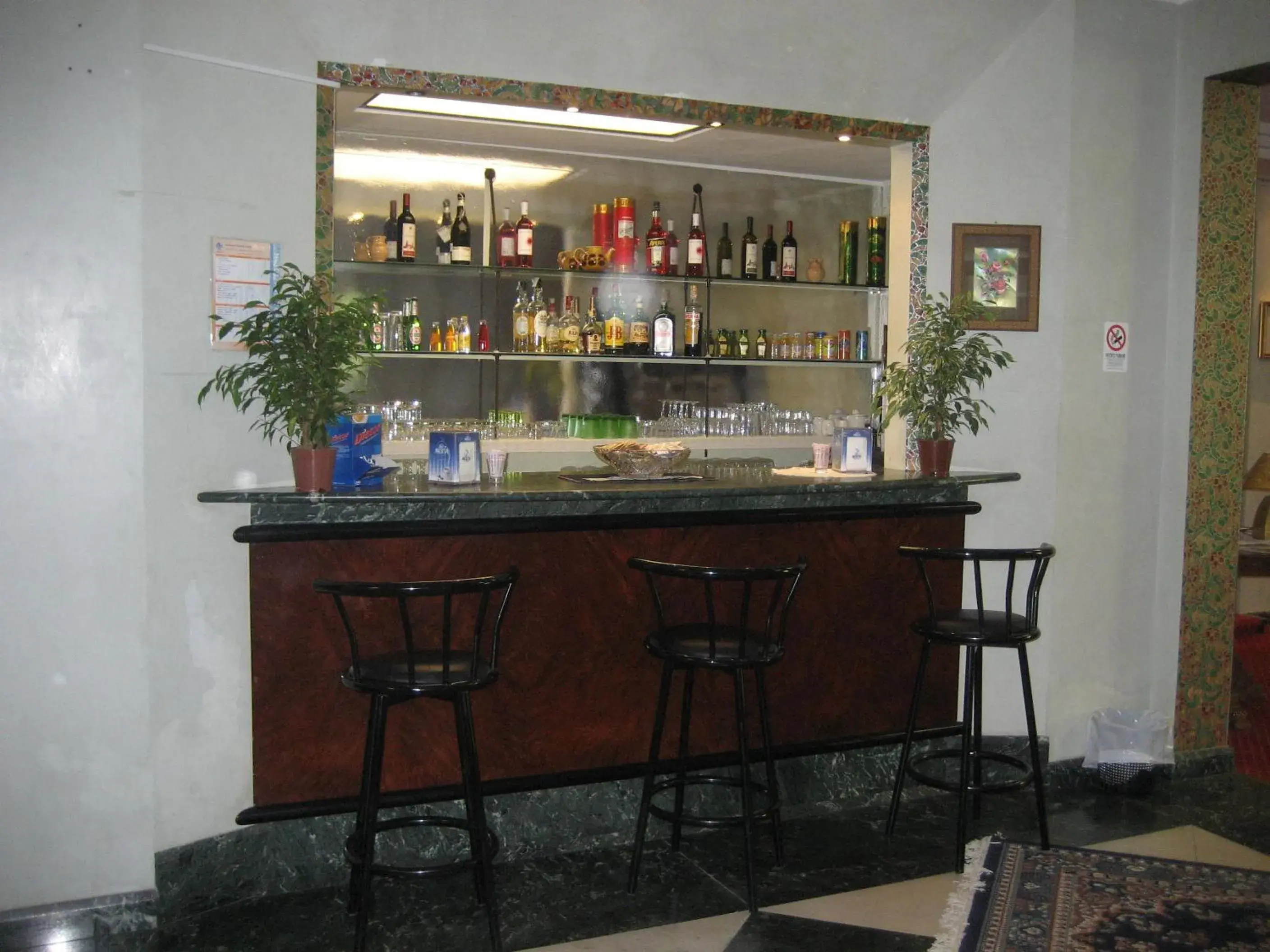 Lounge or bar in Hotel Niagara Lounge or bar in Hotel Niagara