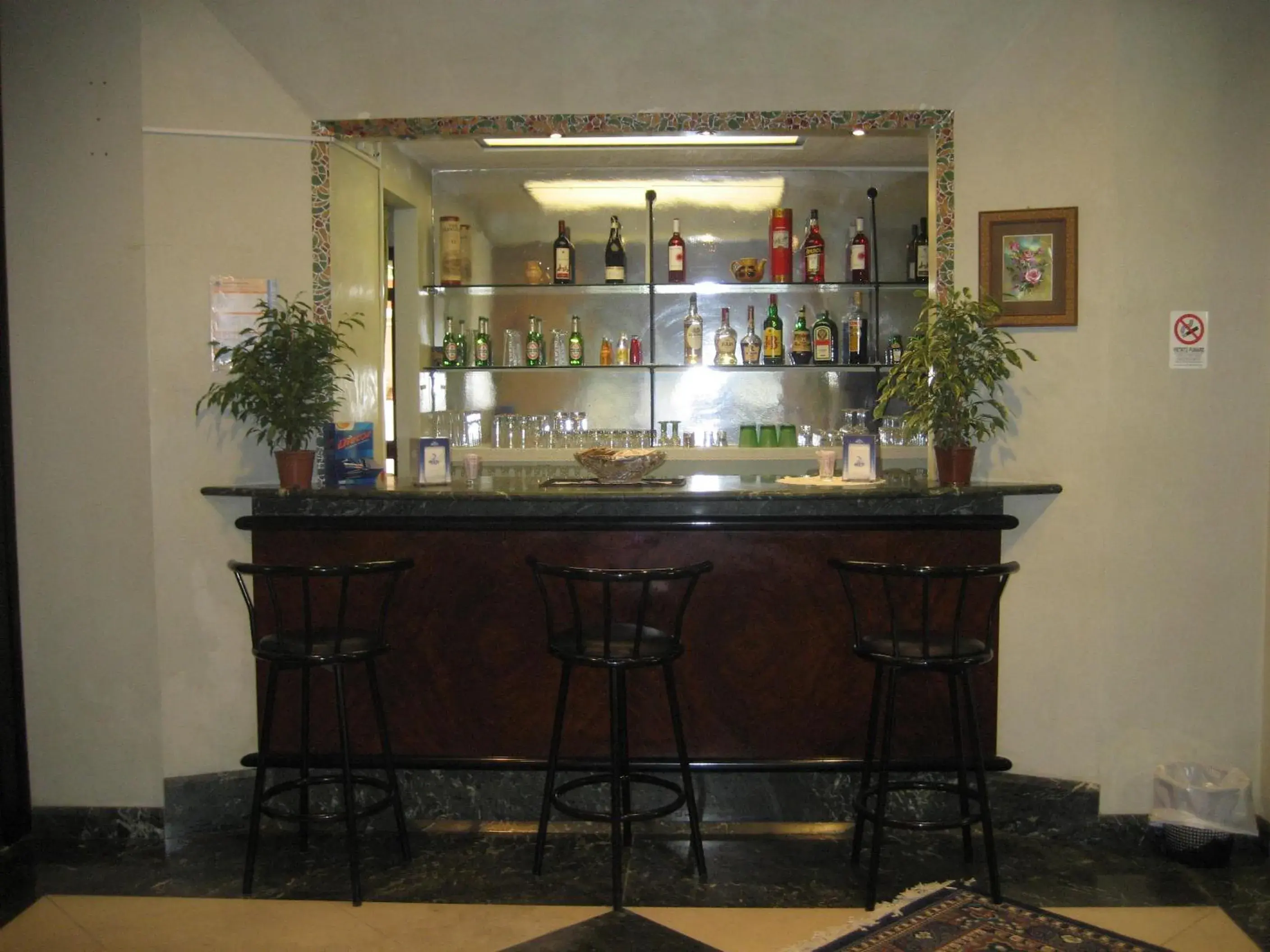 Lounge or bar in Hotel Niagara Lounge or bar in Hotel Niagara